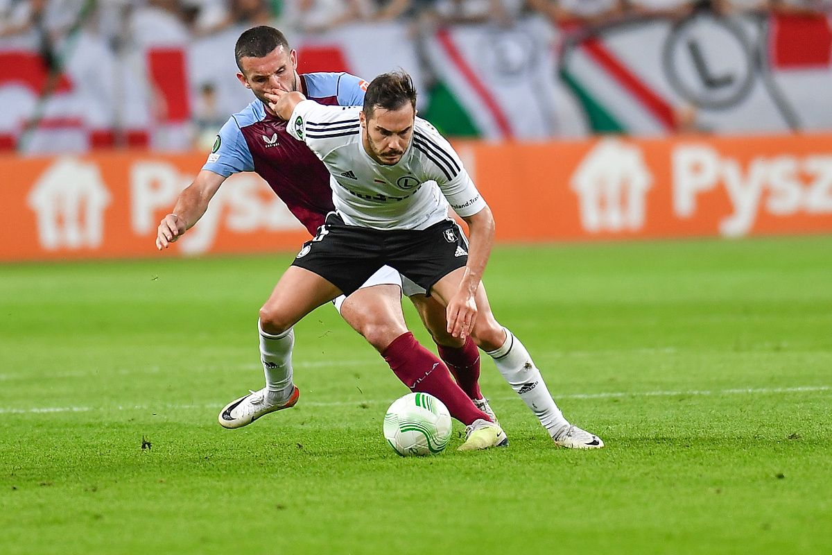 Szalony mecz Legii z Aston Villą! Pięć bramek przy Łazienkowskiej, "Wojskowi" górą! [RELACJA]