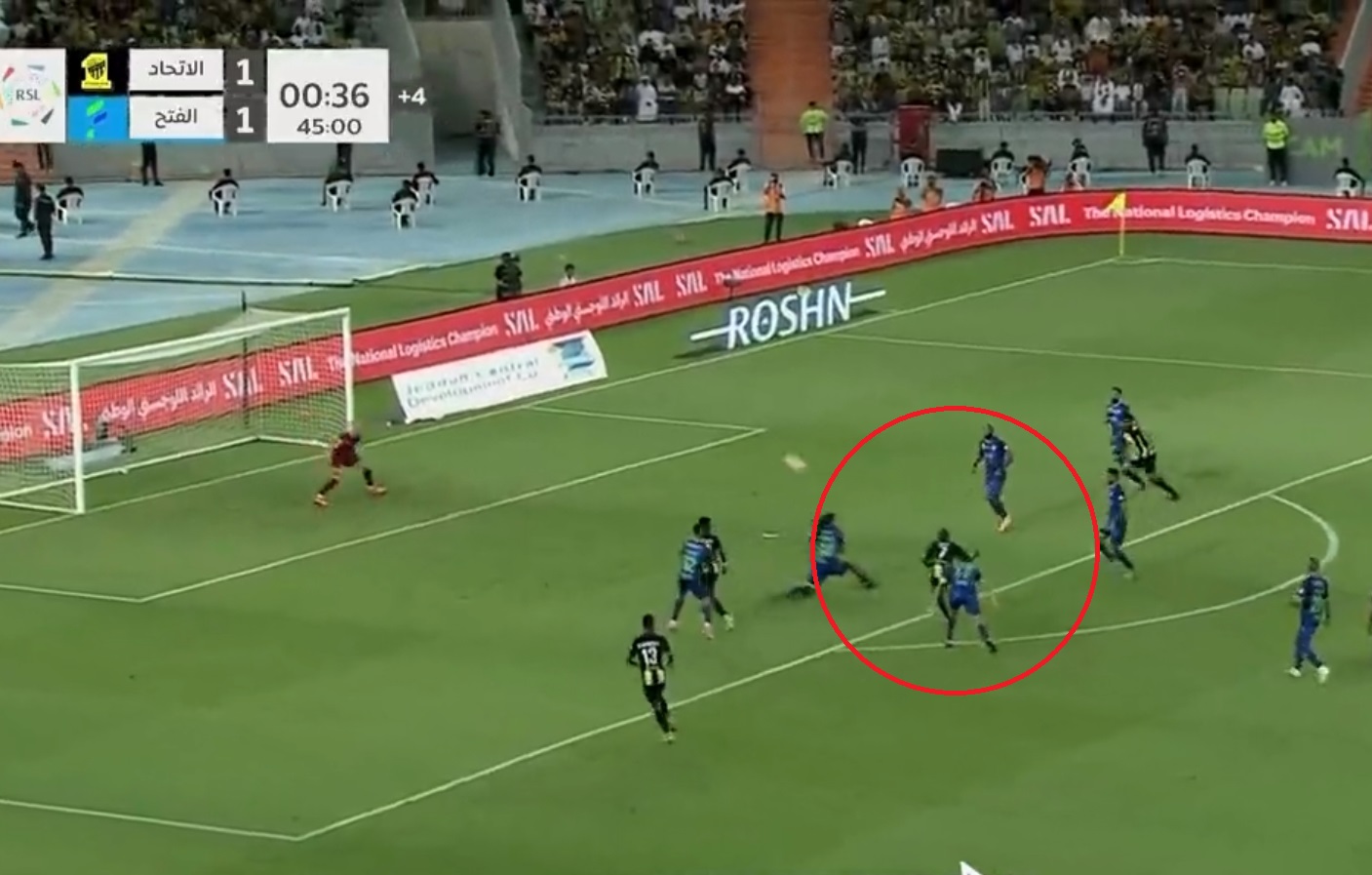 Piękny gol N’Golo Kante. Zapakował w samo okienko. Porównują go do Zidane’a [WIDEO]