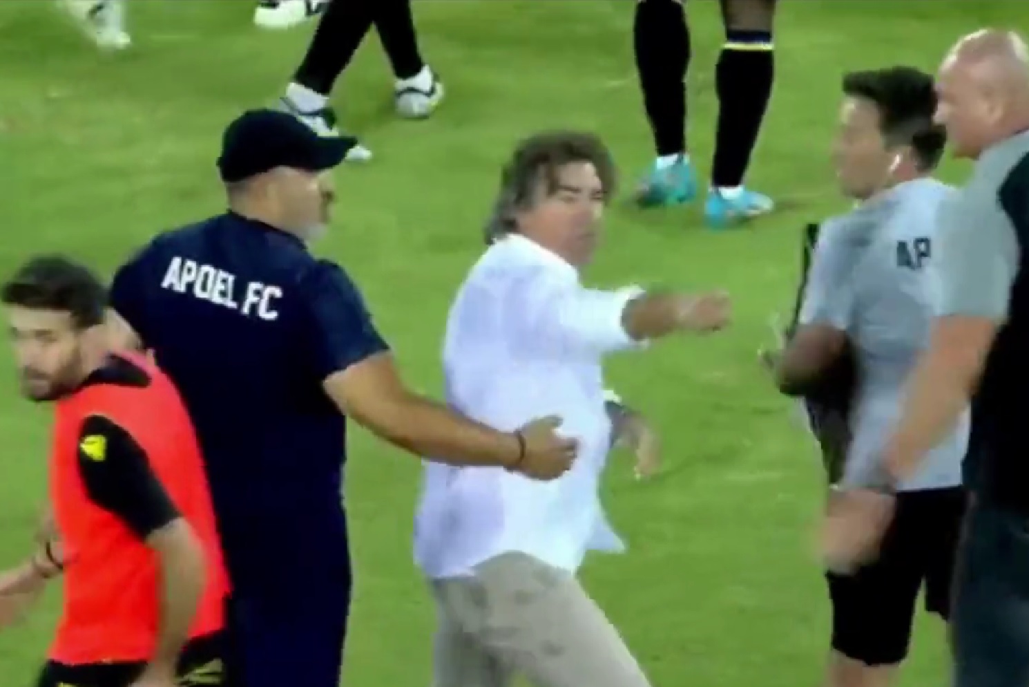 Ricardo Sa Pinto wpadł w furię. Były trener Legii wziął udział w szamotaninie. To nie pierwszy raz [WIDEO]