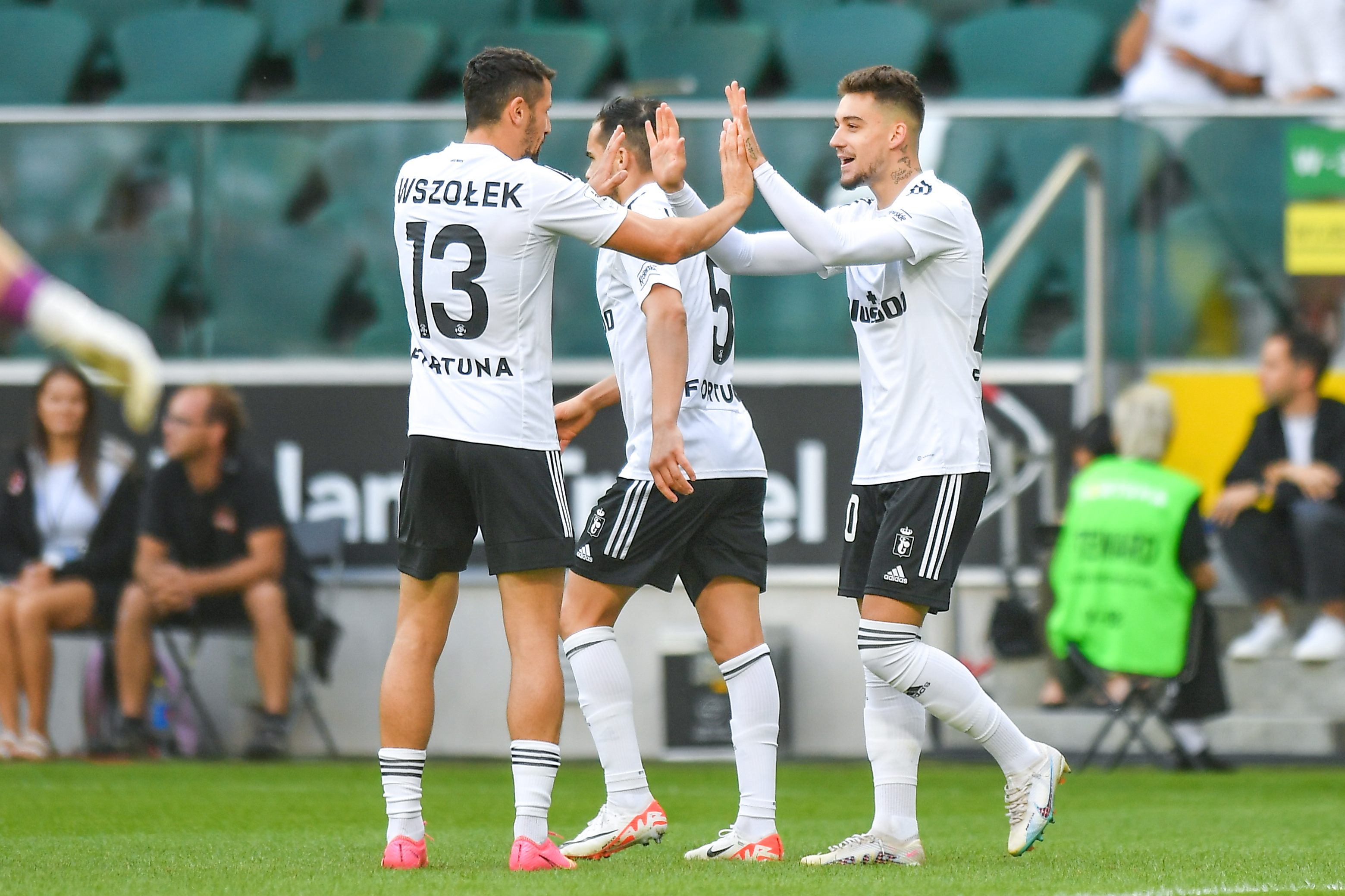 Media: Gwiazda Legii o krok od odejścia z klubu! Rekordowa oferta na stole, najdroższy transfer w historii!