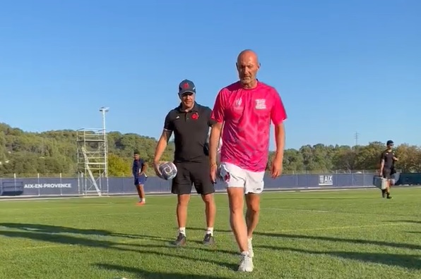 Legenda Manchesteru United spróbowała swoich sił w nowej dyscyplinie. Ukryty talent byłego piłkarza? [WIDEO]