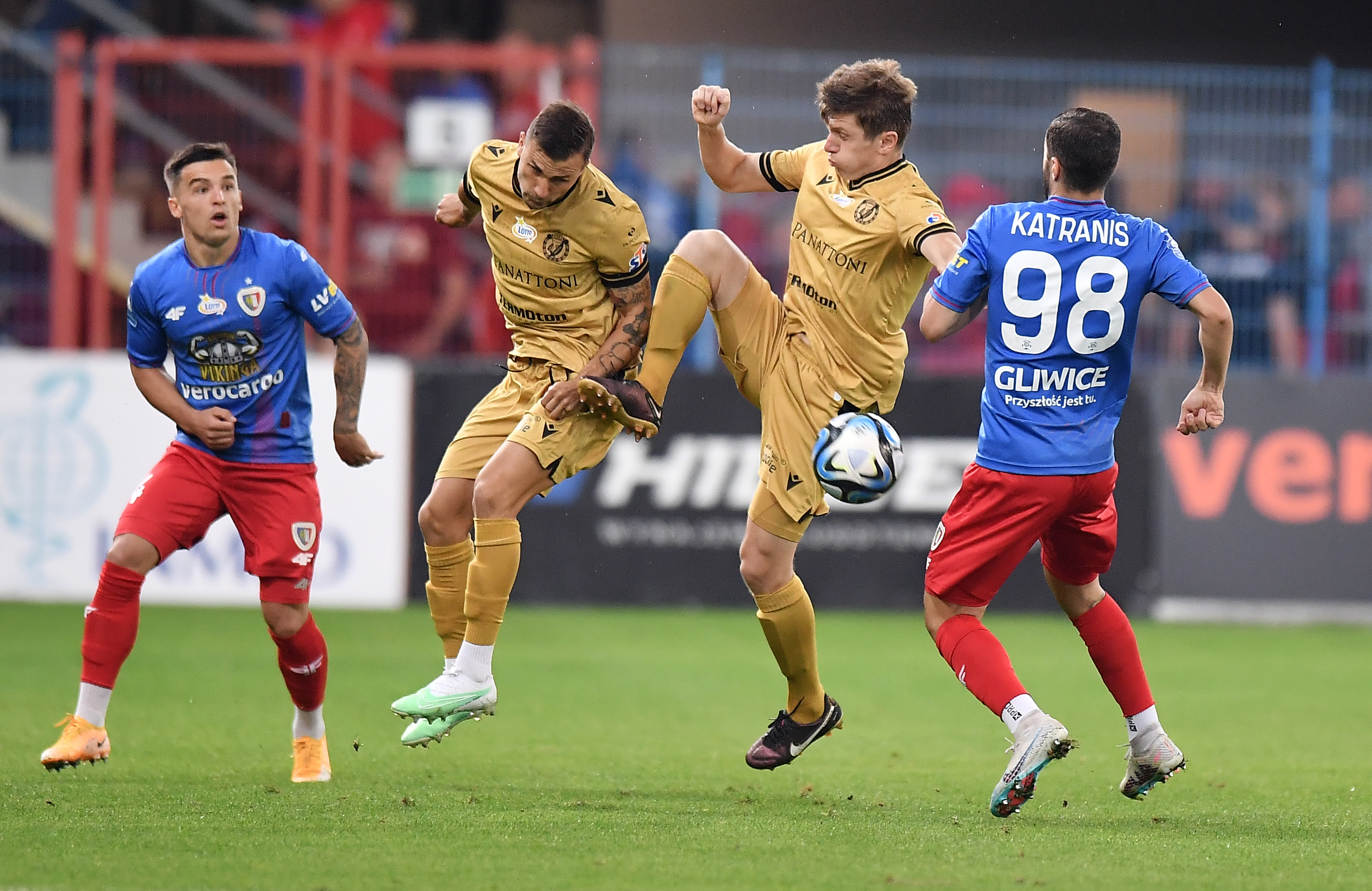 Grad goli w Gliwicach! Piast poradził sobie z Widzewem [WIDEO]