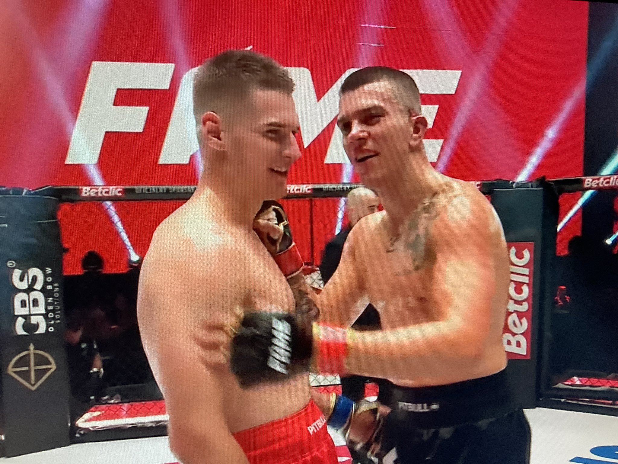 Wielkie emocje w walce "no limit" na Fame MMA! Debiutant postawił się faworytowi