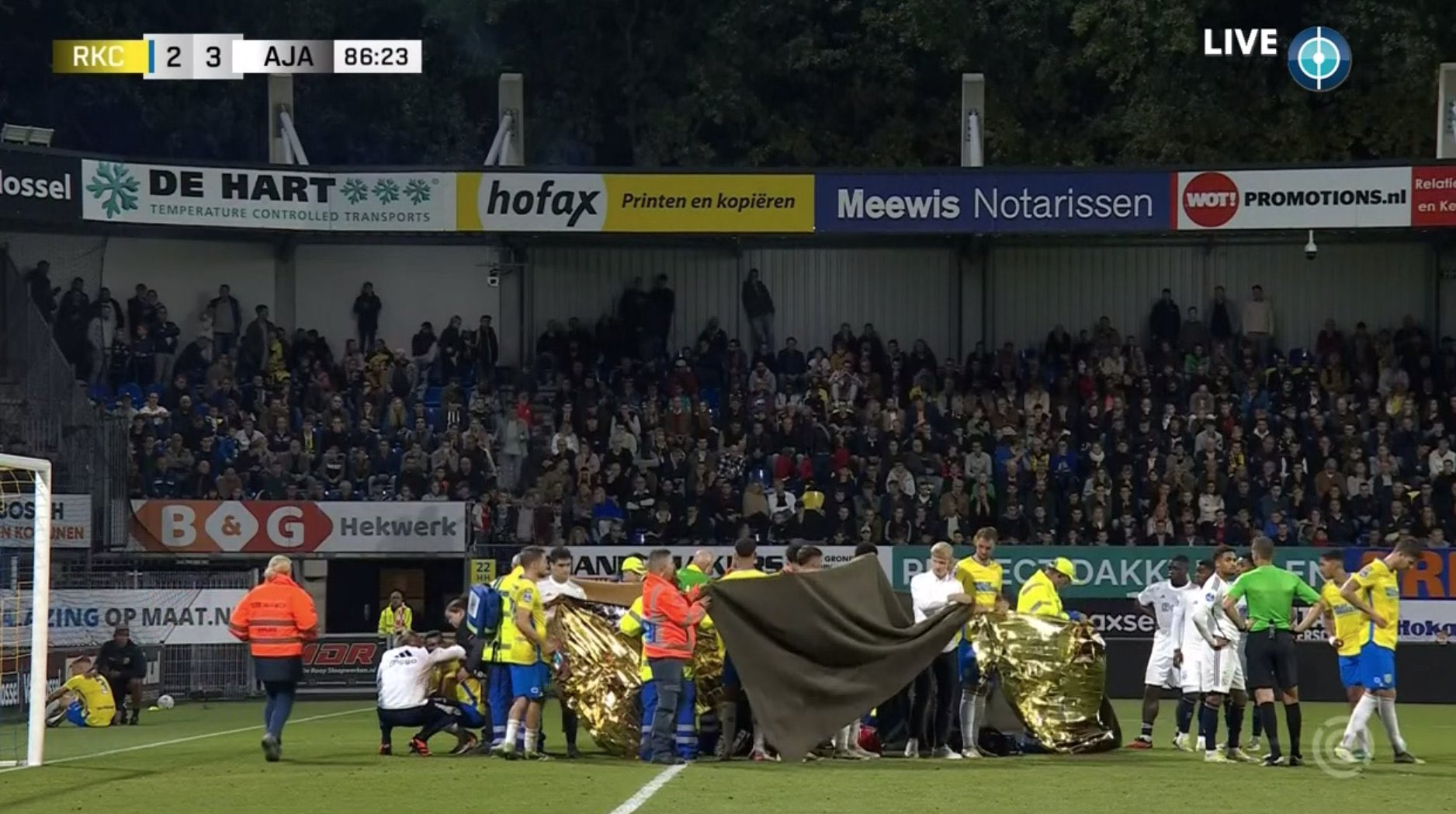 Przerażające sceny w meczu Ajaksu. Bramkarz rywali był reanimowany na boisku [WIDEO]
