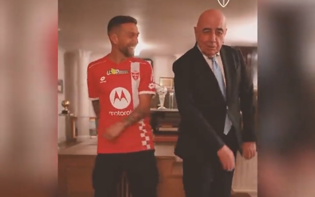Mistrz świata błysnął przed kamerami. Jego występ z prezesem robi furorę w sieci [WIDEO]
