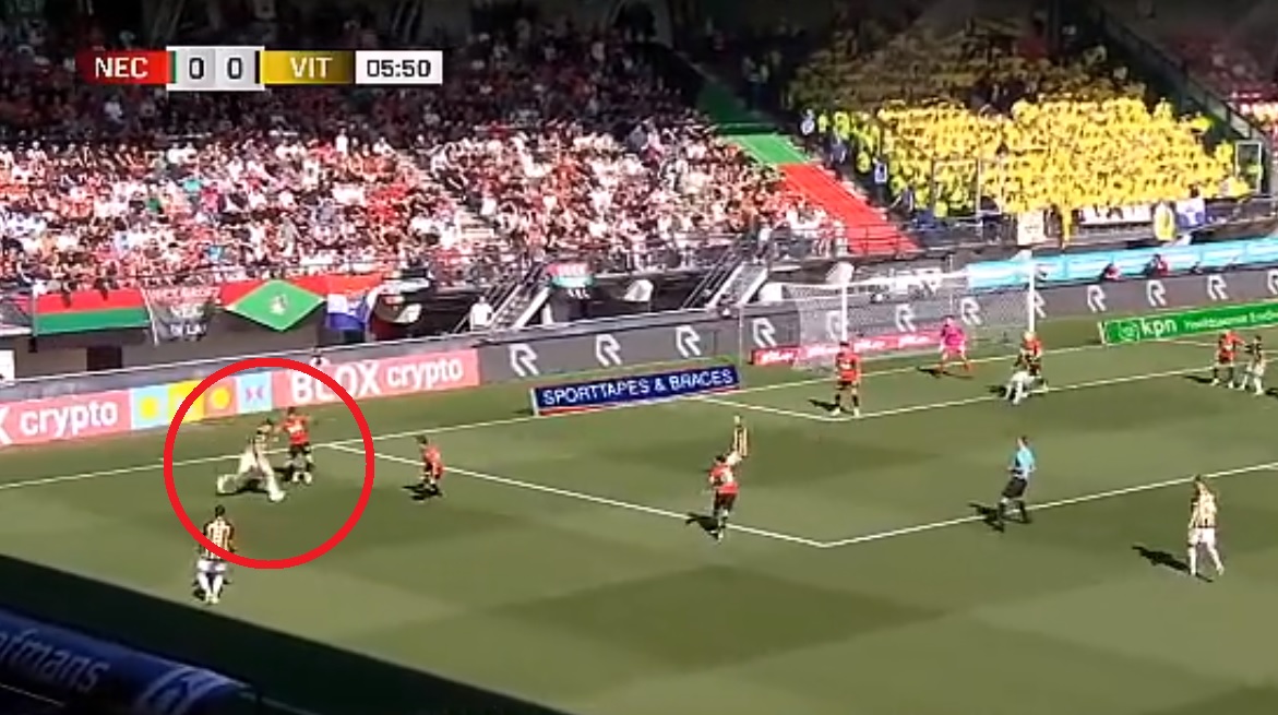 Kacper Kozłowski błysnął w Eredivisie. Reprezentant Polski z kolejną asystą w sezonie [WIDEO]