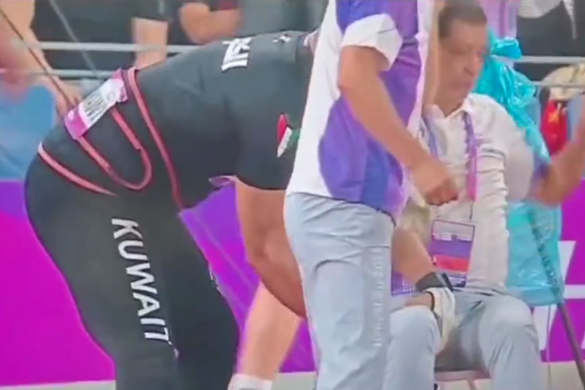 Został uderzony młotem, musiał przejść operację. Mogło dojść do tragedii z udziałem arbitra [WIDEO]