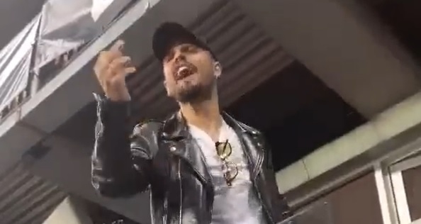 "P***dol się". Lorenzo Insigne starł się z lokalnym kibicem [WIDEO]