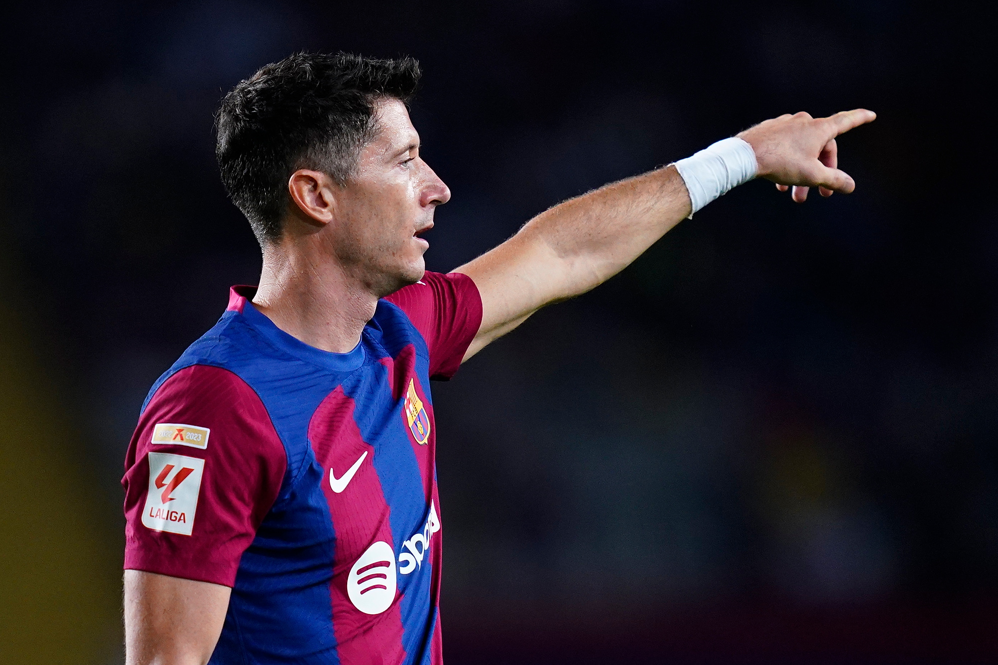 "Robi pod górkę". Robert Lewandowski problemem w szatni FC Barcelony? Zdecydowane słowa eksperta