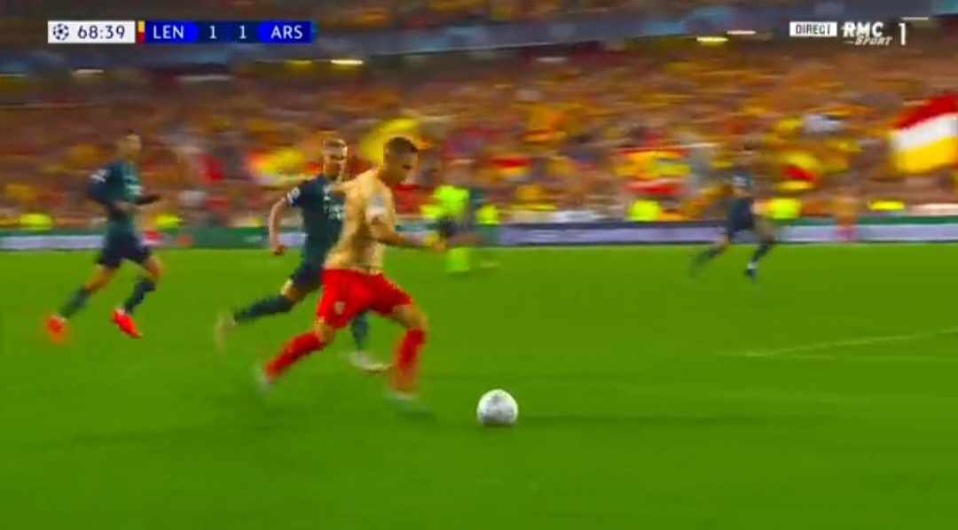 Asysta Przemysława Frankowskiego z Arsenalem! Fantastyczna akcja Lens [WIDEO]