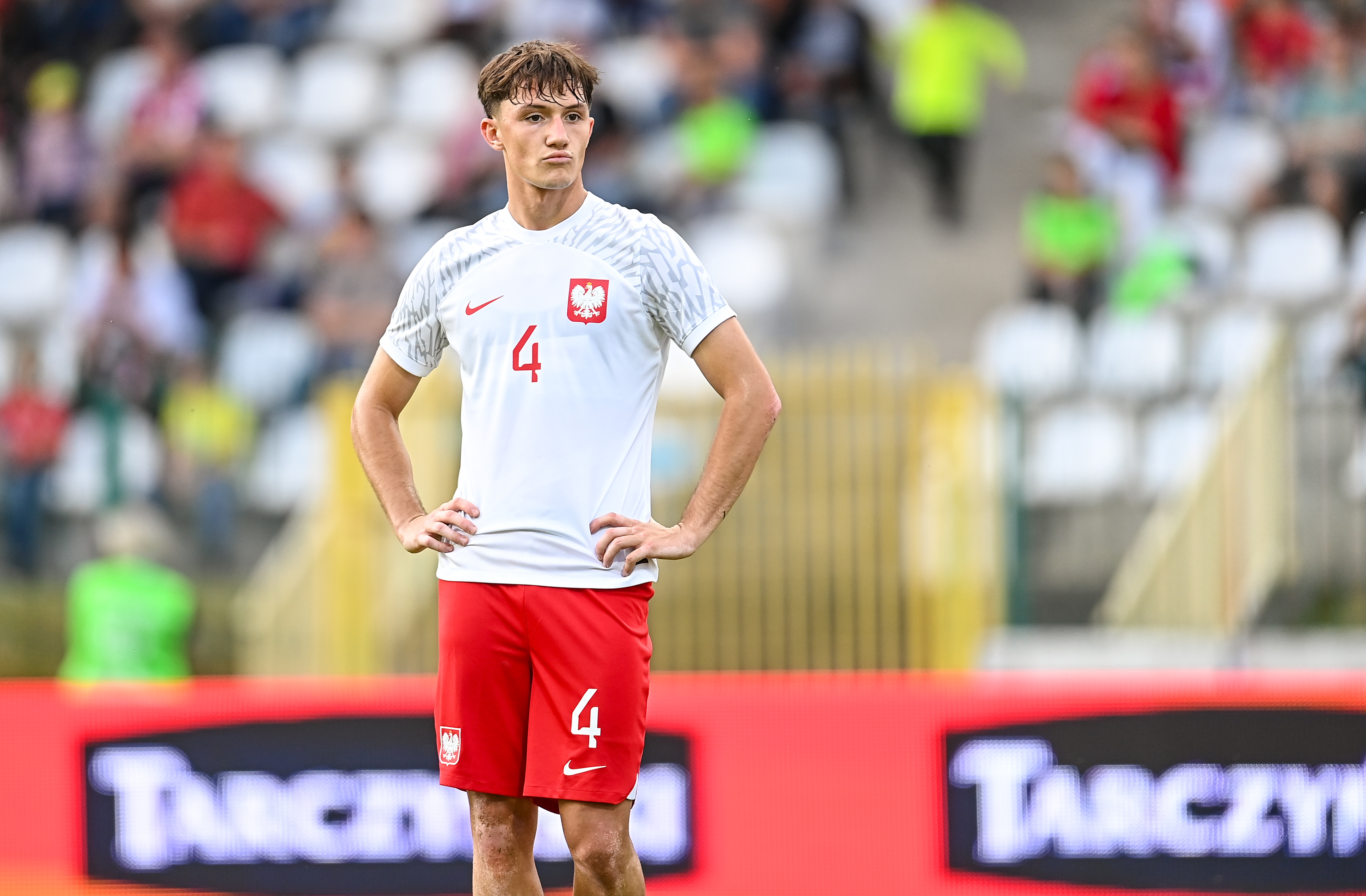 Polski obrońca wyleciał z boiska. Został ukarany za brutalny faul, mógł doprowadzić do kontuzji