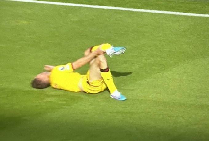 Tragiczna kontuzja piłkarza w Premier League! Kostka wygięła się w drugą stronę [WIDEO]