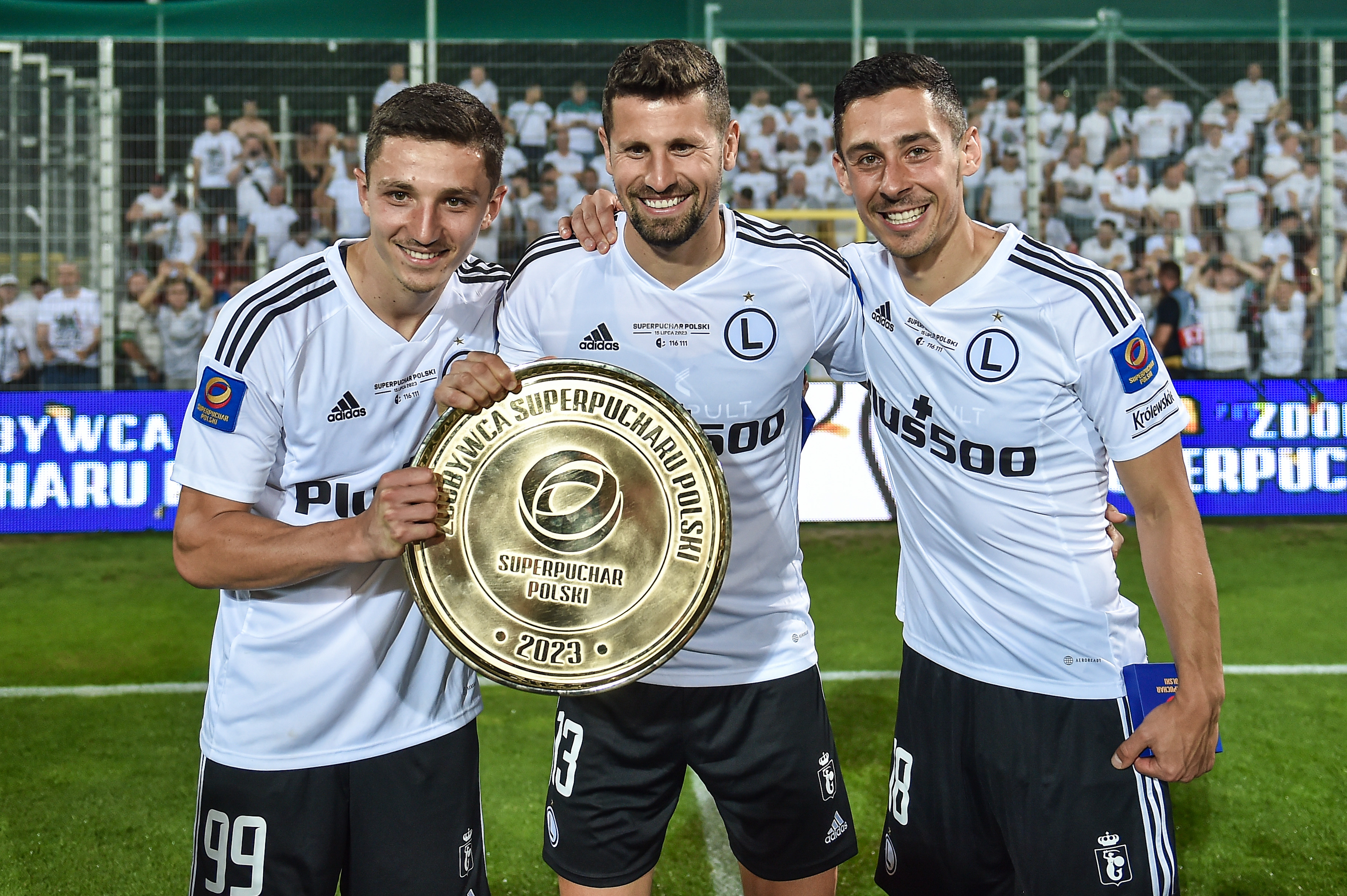 "Odbyły się pierwsze rozmowy". Legia chce zatrzymać reprezentanta Polski. Dziennikarz przekazał szczegóły