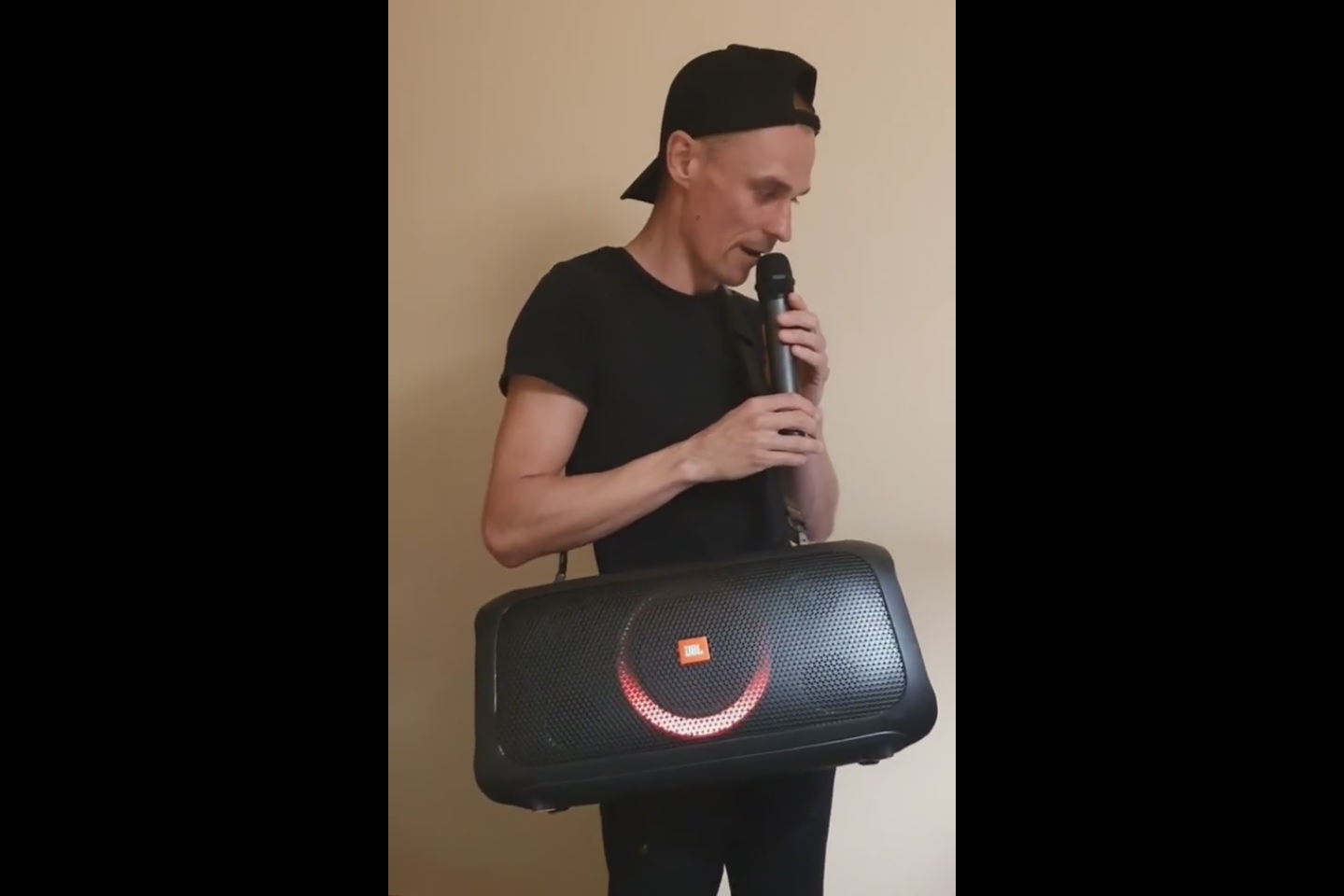 Piotr Żyła zaśpiewał przebój Queen. Wokalny popis skoczka podbija sieć [WIDEO]