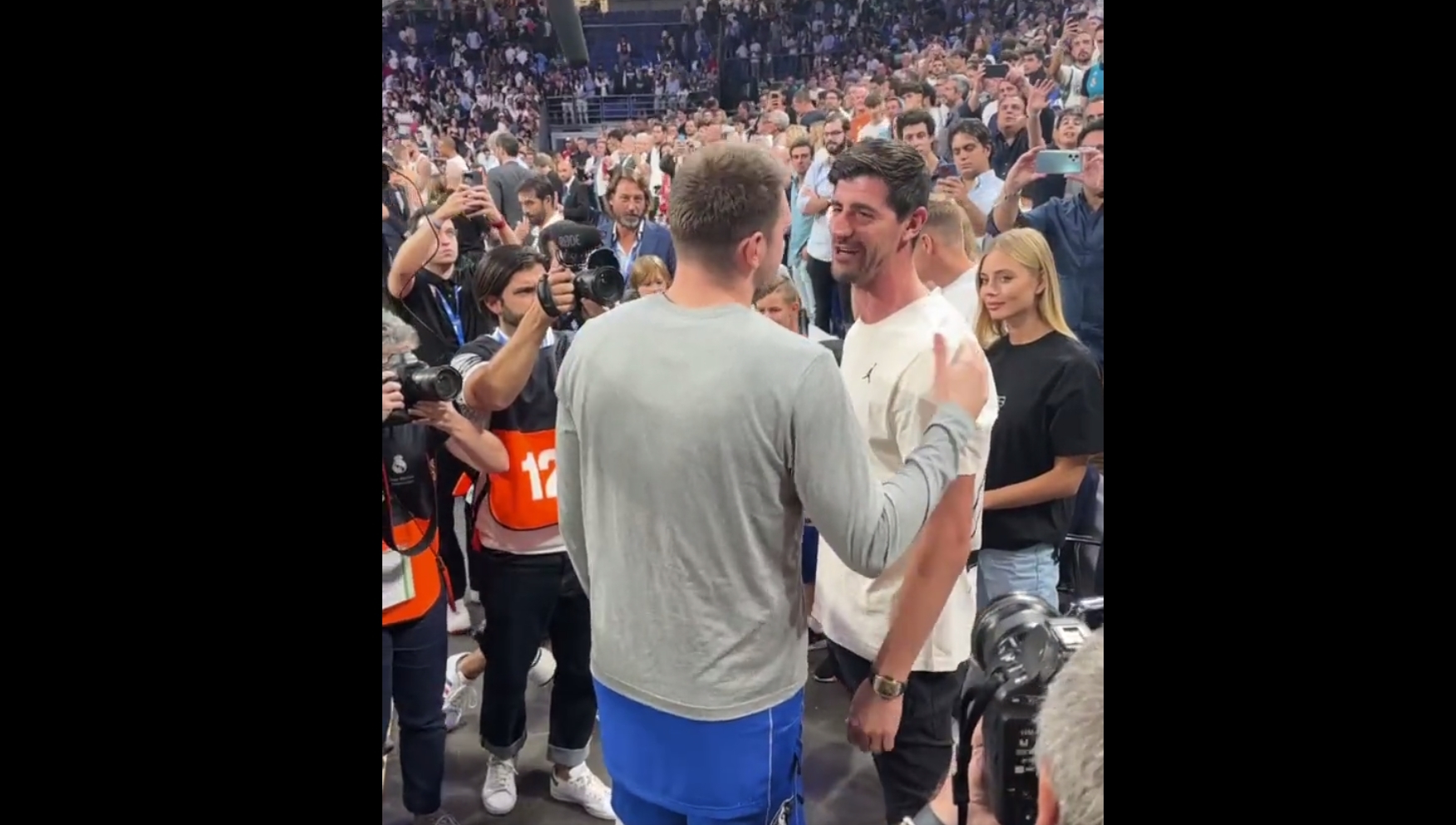 Gwiazda NBA honorowym członkiem Realu Madryt. Przed meczem spotkała się z piłkarzami "Królewskich" [WIDEO]