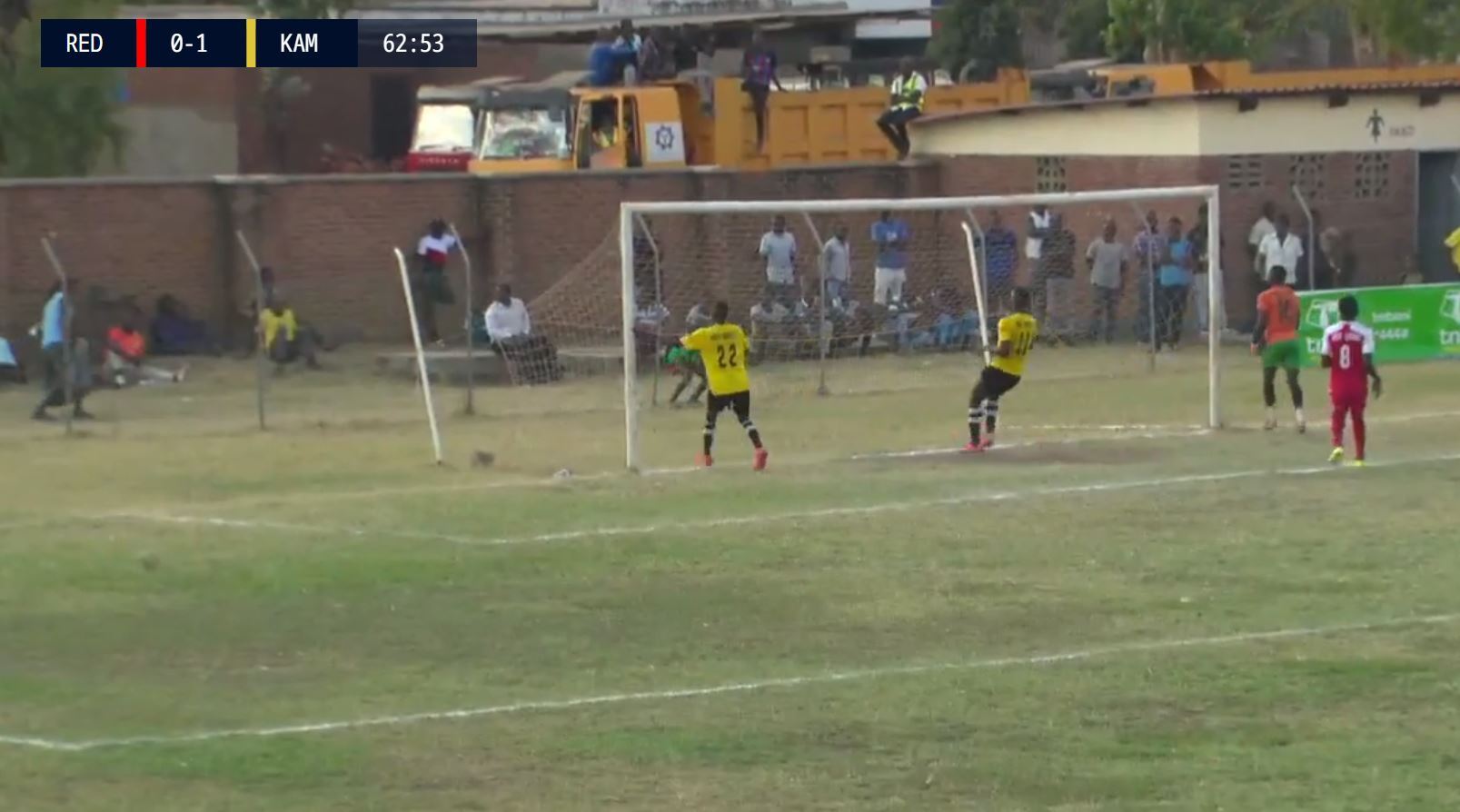 W taki sposób kibice oglądali mecz w Malawi. Fani skorzystali z okazji [ZDJĘCIE]