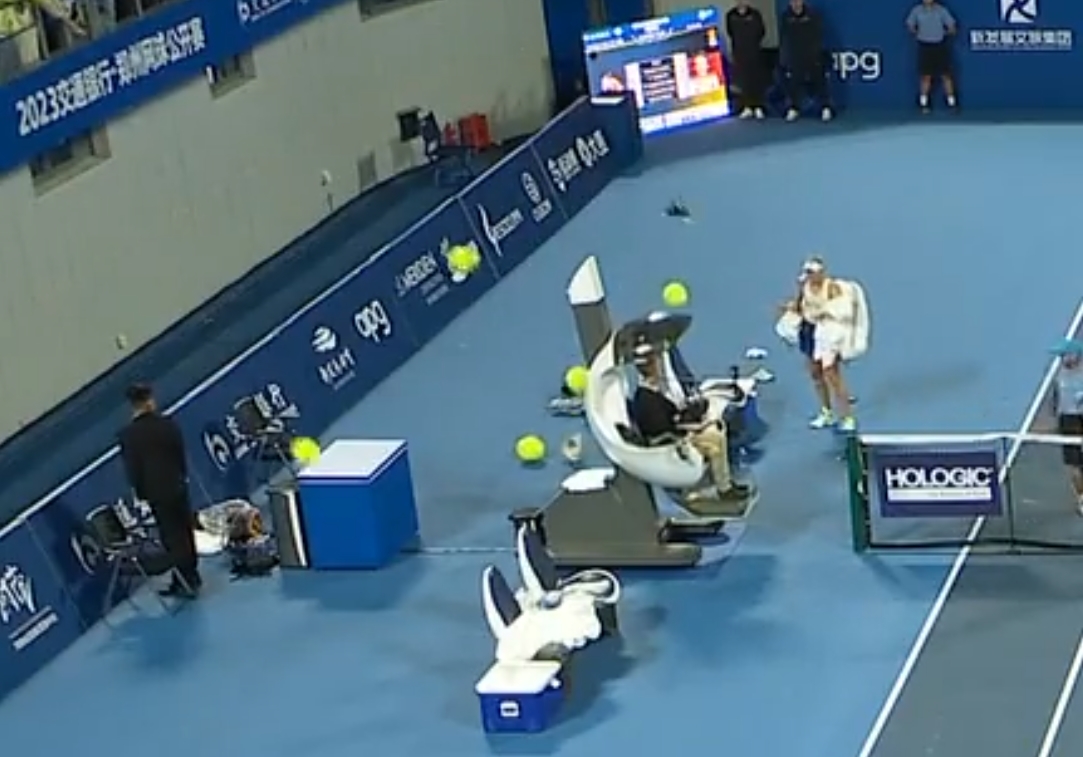 Kuriozalna sytuacja na turnieju WTA. W kierunku tenisistki nagle poleciały przedmioty [WIDEO]