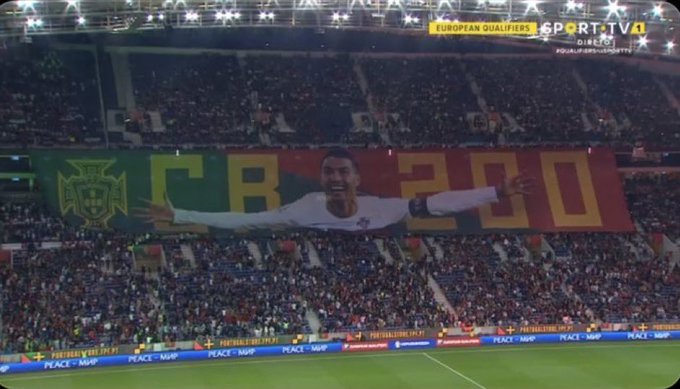 Niesamowita oprawa na cześć Cristiano Ronaldo. Portugalczycy uczcili jubileusz swojej legendy [WIDEO]