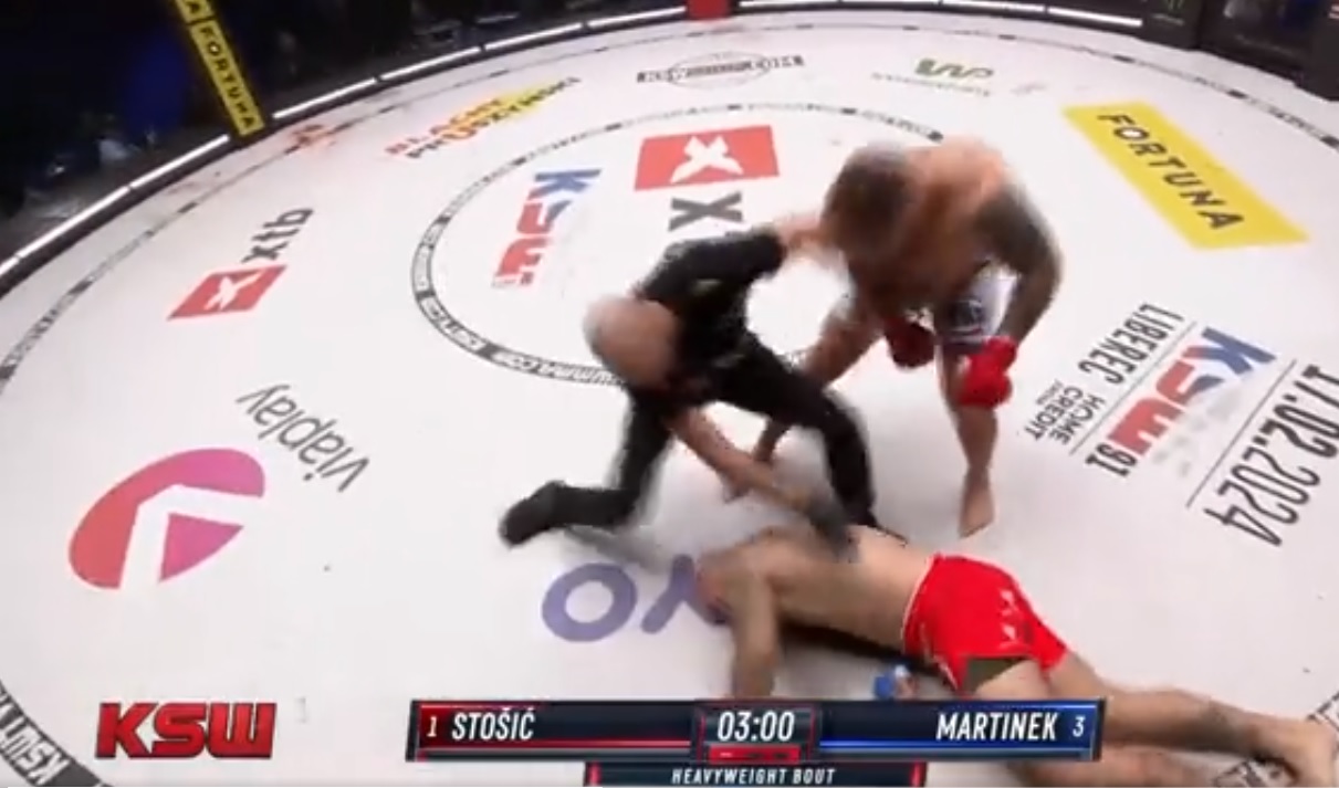 Potężny nokaut w walce wieczoru KSW 87. Martinek bezwładnie runął na matę [WIDEO]
