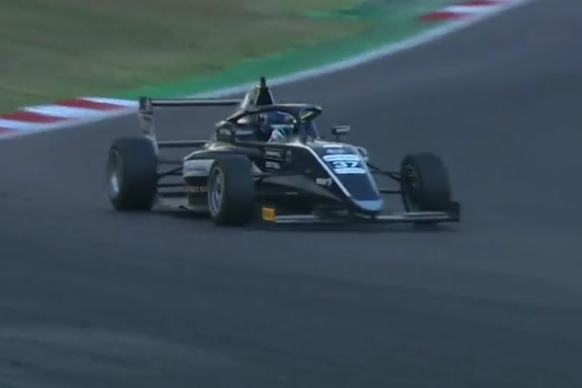 Gigantyczny sukces "nowego Kubicy". Polski kierowca mistrzem prestiżowej serii wyścigów! [WIDEO]