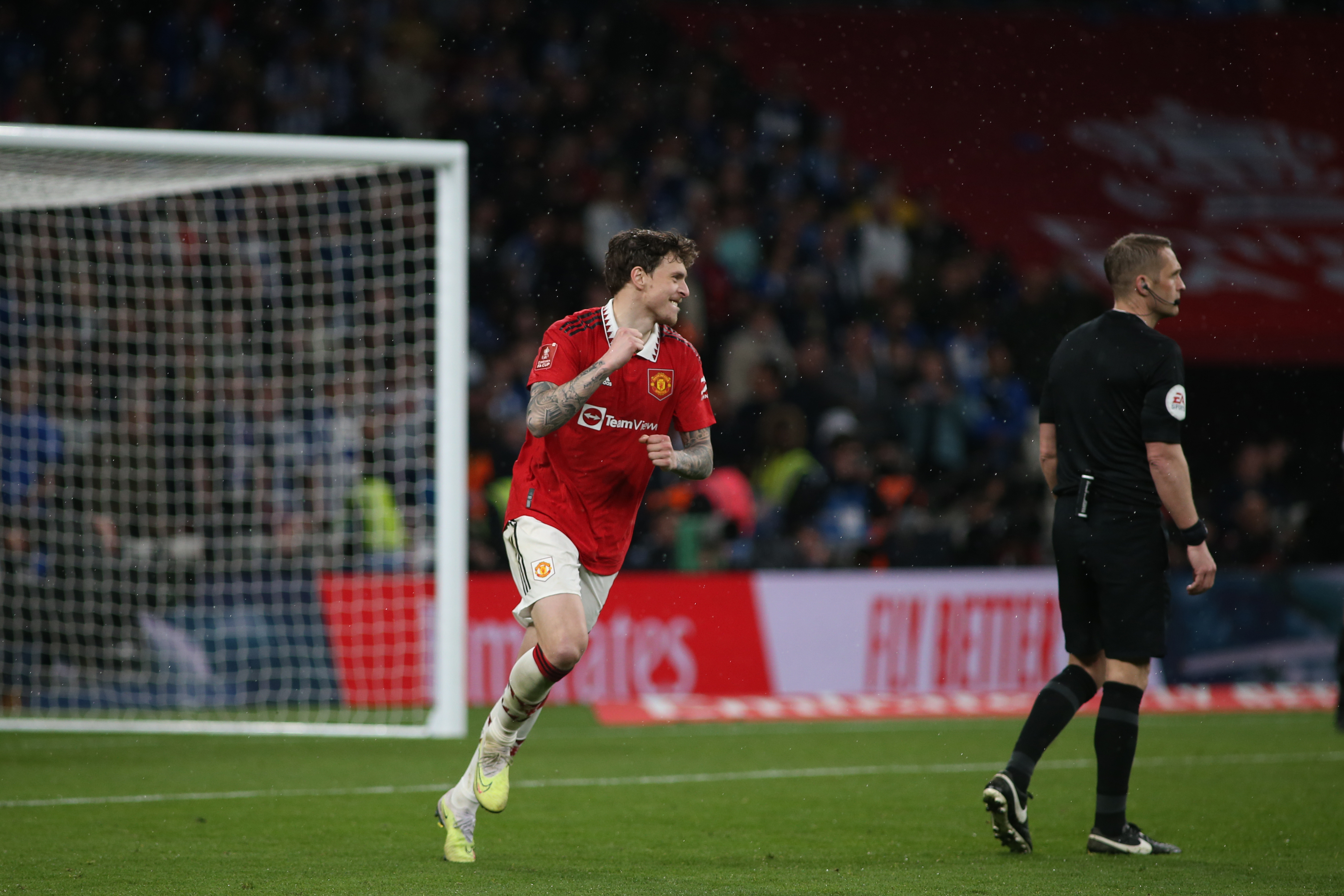 Manchester United zatrzyma doświadczonego obrońcę. Klub już podjął decyzję