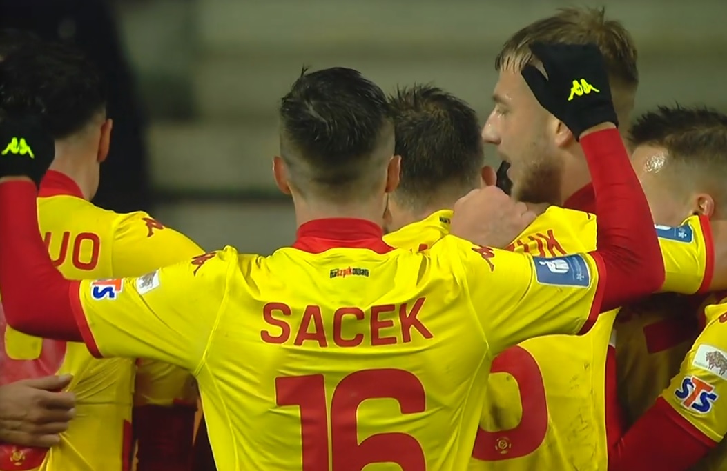 Kadrowicz z golem prosto z rzutu rożnego! Jagiellonia rozbiła bezbarwne Zagłębie [WIDEO]