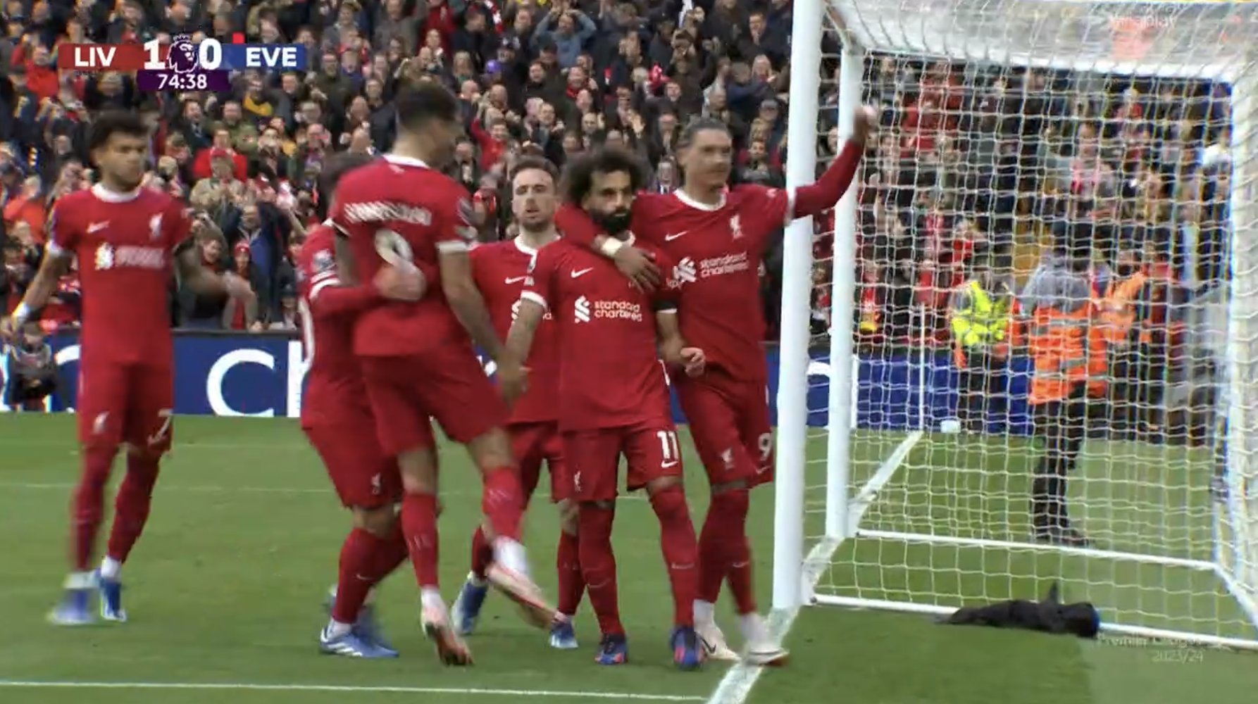 Liverpool wyrwał zwycięstwo w derbach! Rzut karny uratował "The Reds"! [WIDEO]
