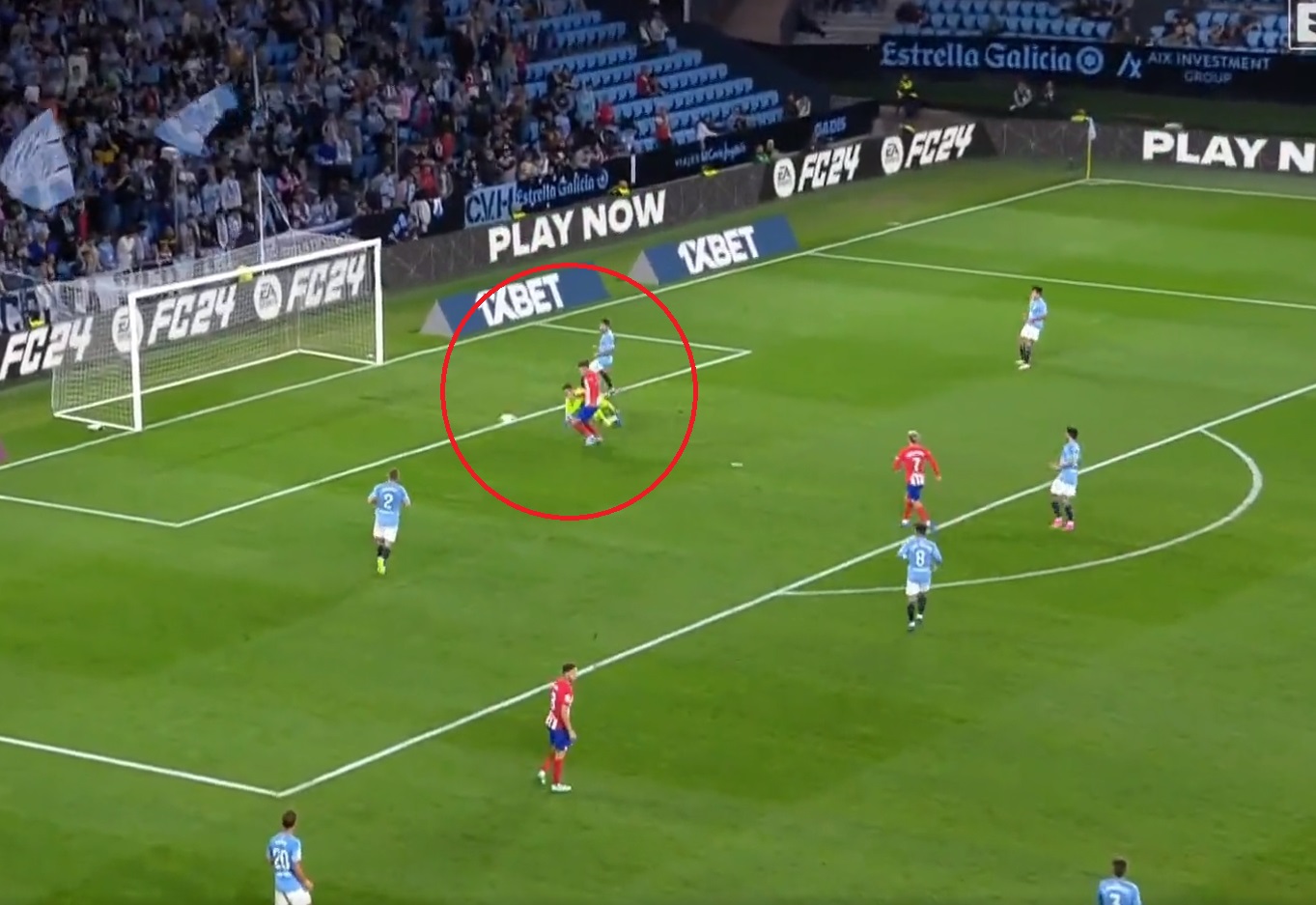Fatalny błąd bramkarza, wyleciał z boiska przed przerwą. Antoine Griezmann skradł show [WIDEO]