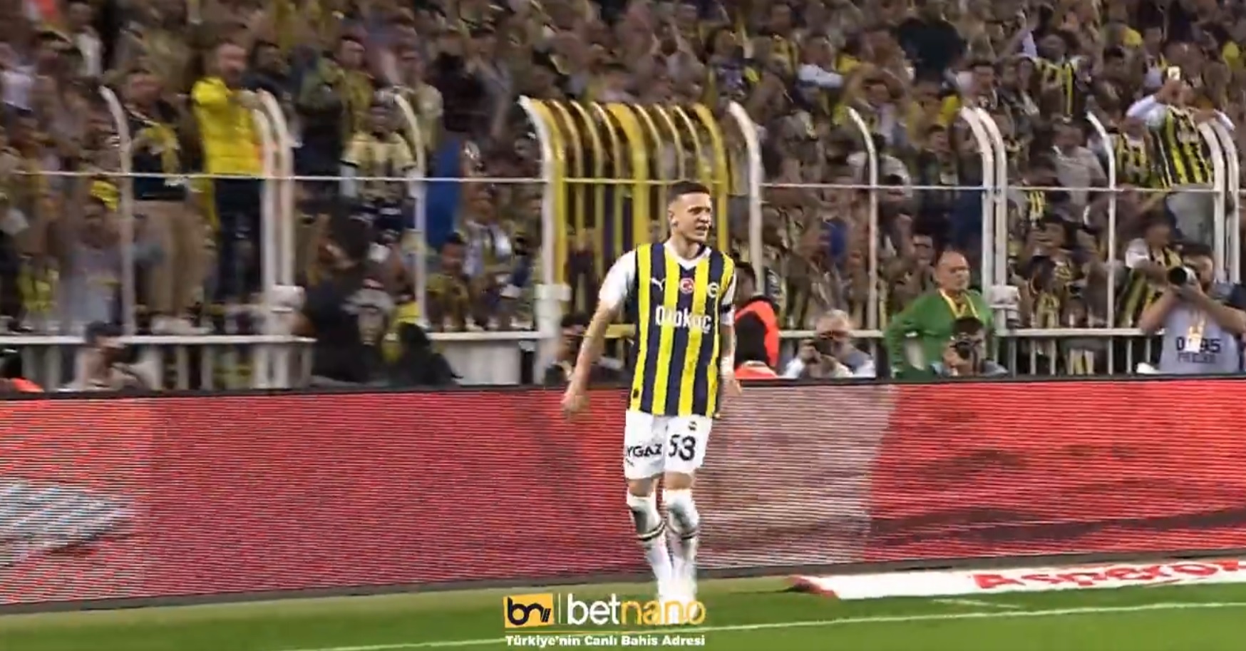 Sebastian Szymański z kolejnym golem dla Fenerbahce! Znakomite zachowanie Polaka w polu karnym [WIDEO]