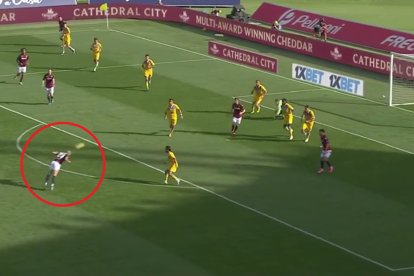 Pierwszy taki gol od 12 lat! Trafienie rzadkiej urody w Serie A, niesamowity wyczyn obrońcy [WIDEO]