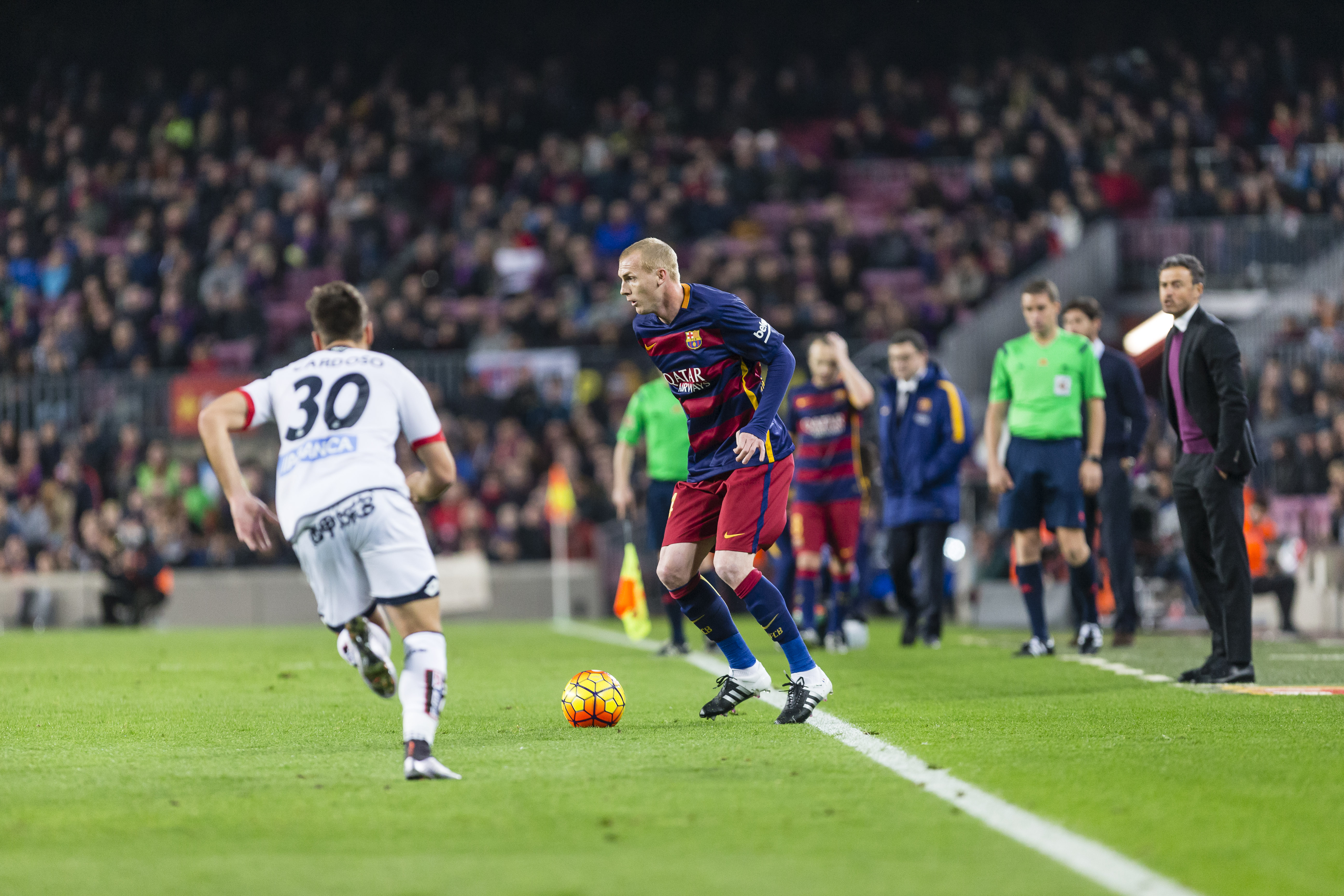 Były piłkarz FC Barcelony zakończył karierę. Doświadczony obrońca podjął ostateczną decyzję