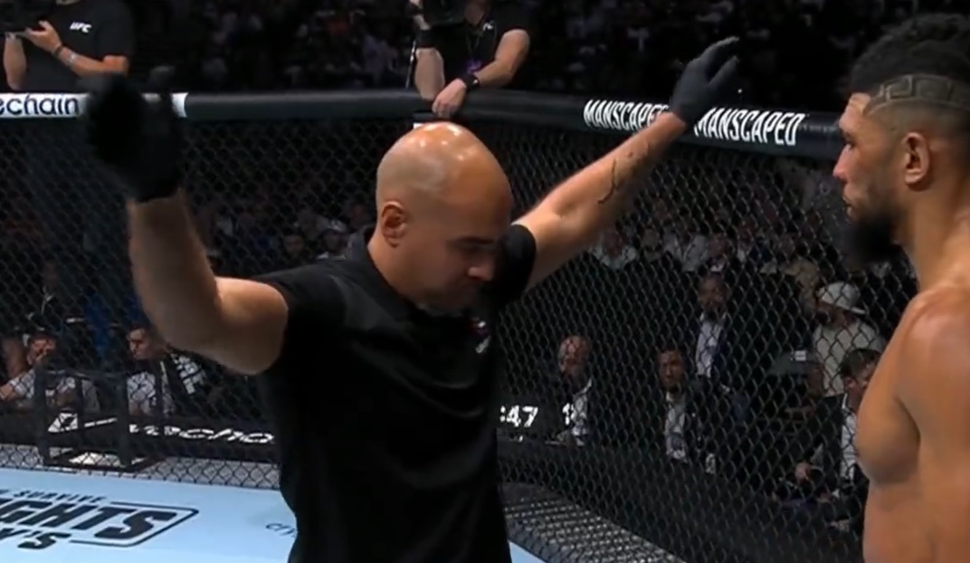 Powiedział lekarzowi, że jest na pustyni. Kuriozalny powód przerwania walki na UFC 294 [WIDEO]