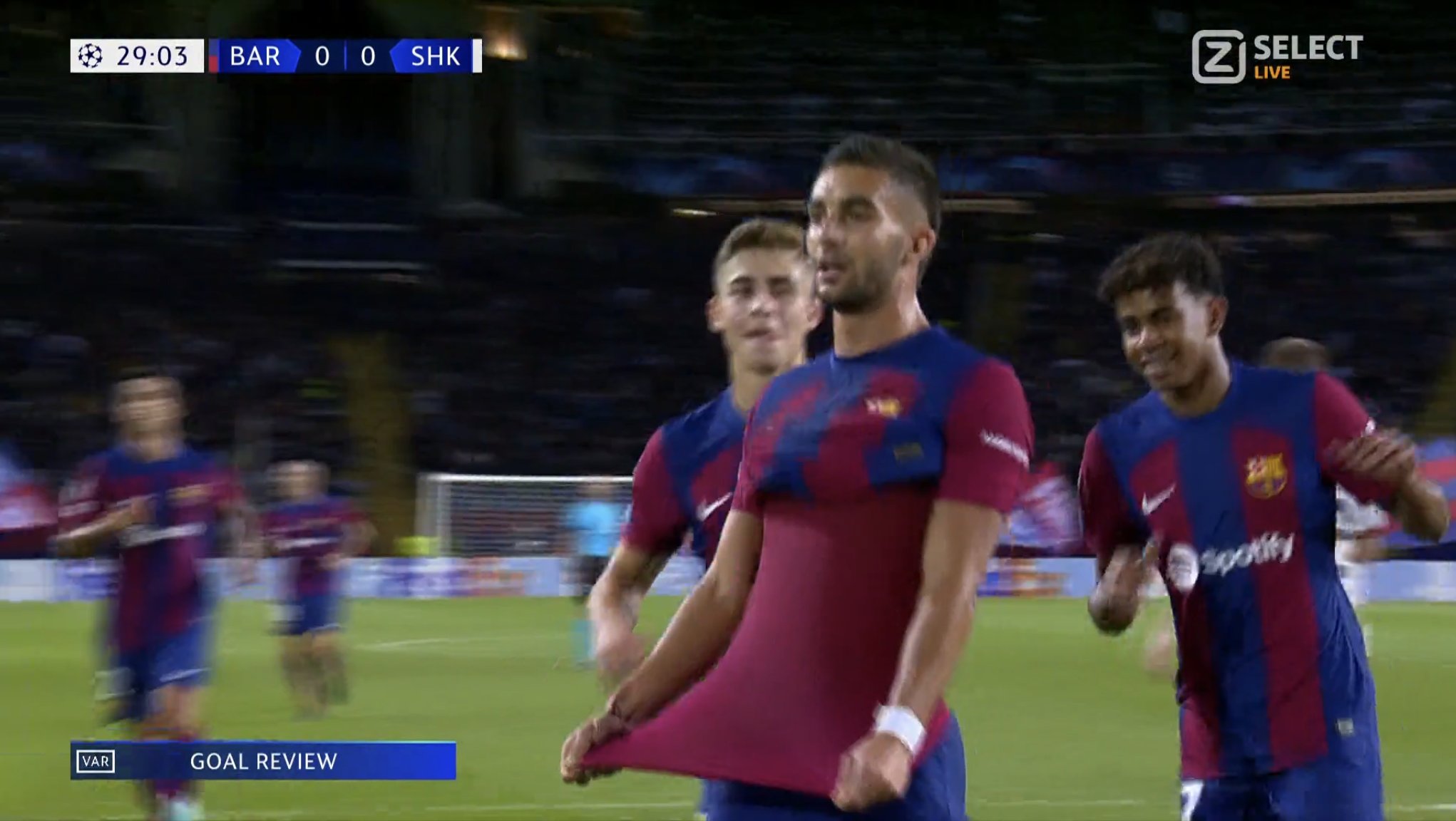 Gorąca końcówka meczu FC Barcelony! Kontuzja gwiazdora i nieprawdopodobny strzał wychowanka [WIDEO]