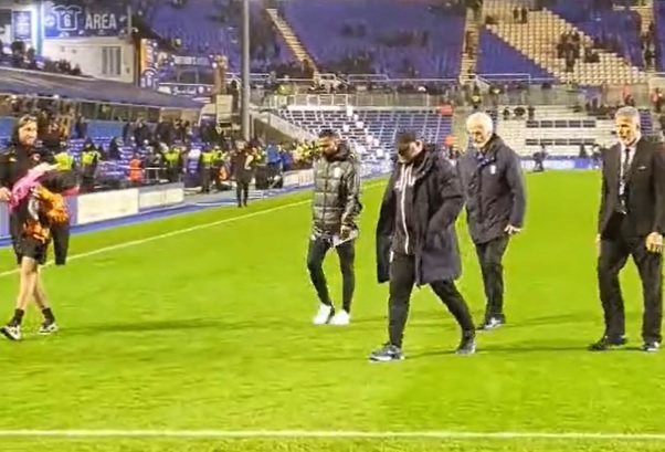 "Wy***rdalaj z powrotem do Stanów Zjednoczonych". Wayne Rooney przywitany w nowym klubie [WIDEO]