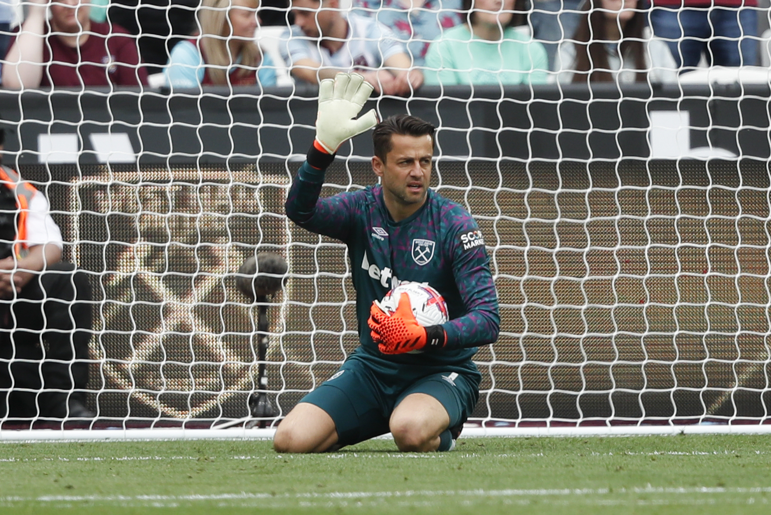 Media: Sensacyjny transfer Łukasza Fabiańskiego? Polak łączony z czołowym klubem Premier League
