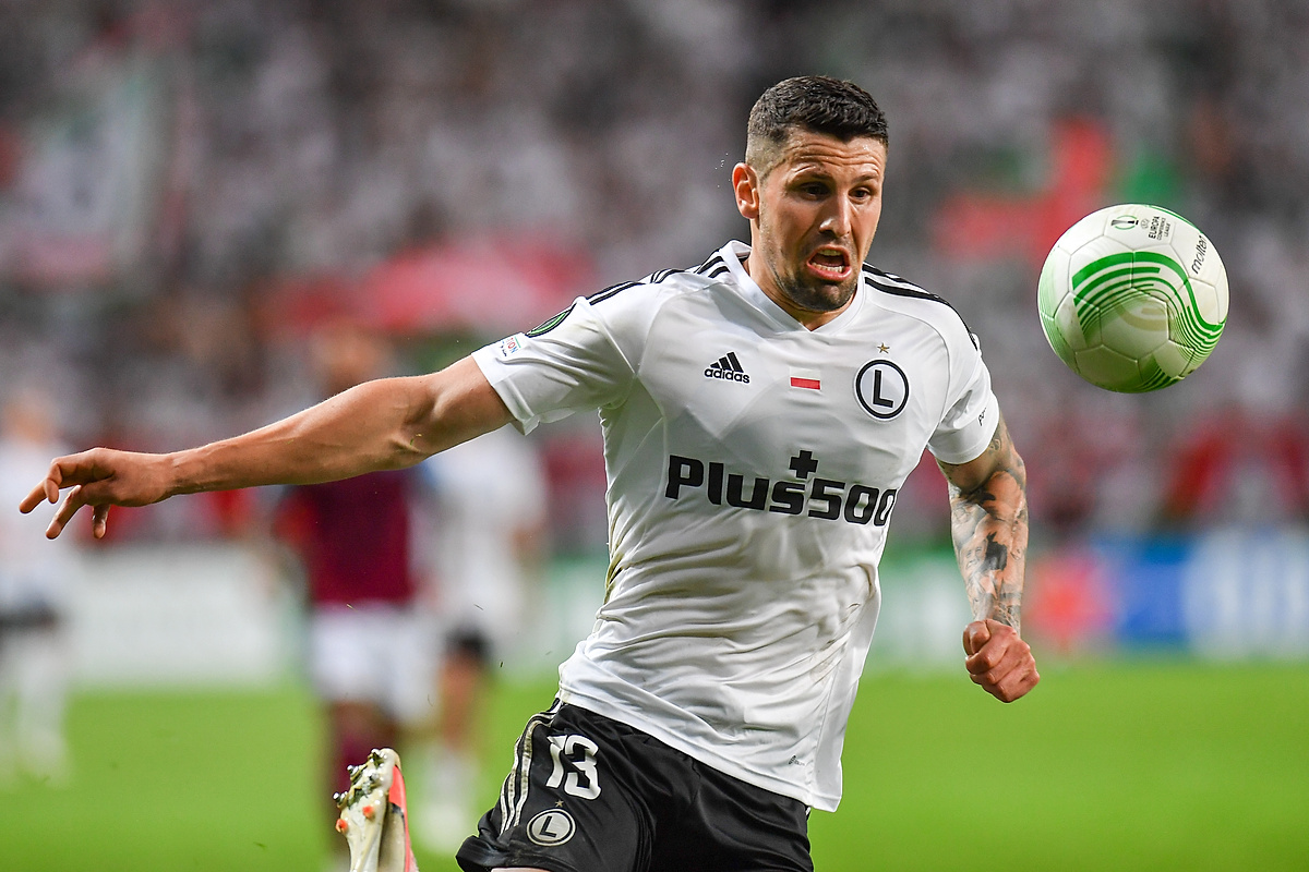 Legia wyszarpała trzy punkty w Mostarze! Wygrana po szalonym meczu, VAR rządził na boisku [RELACJA]