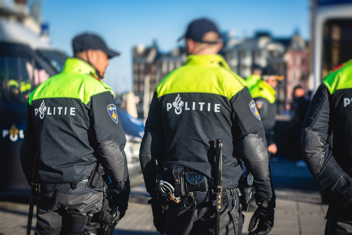 Policja w Alkmaar ponownie w akcji. Kolejna seria zatrzymań, kibiców wyciągano z pociągu