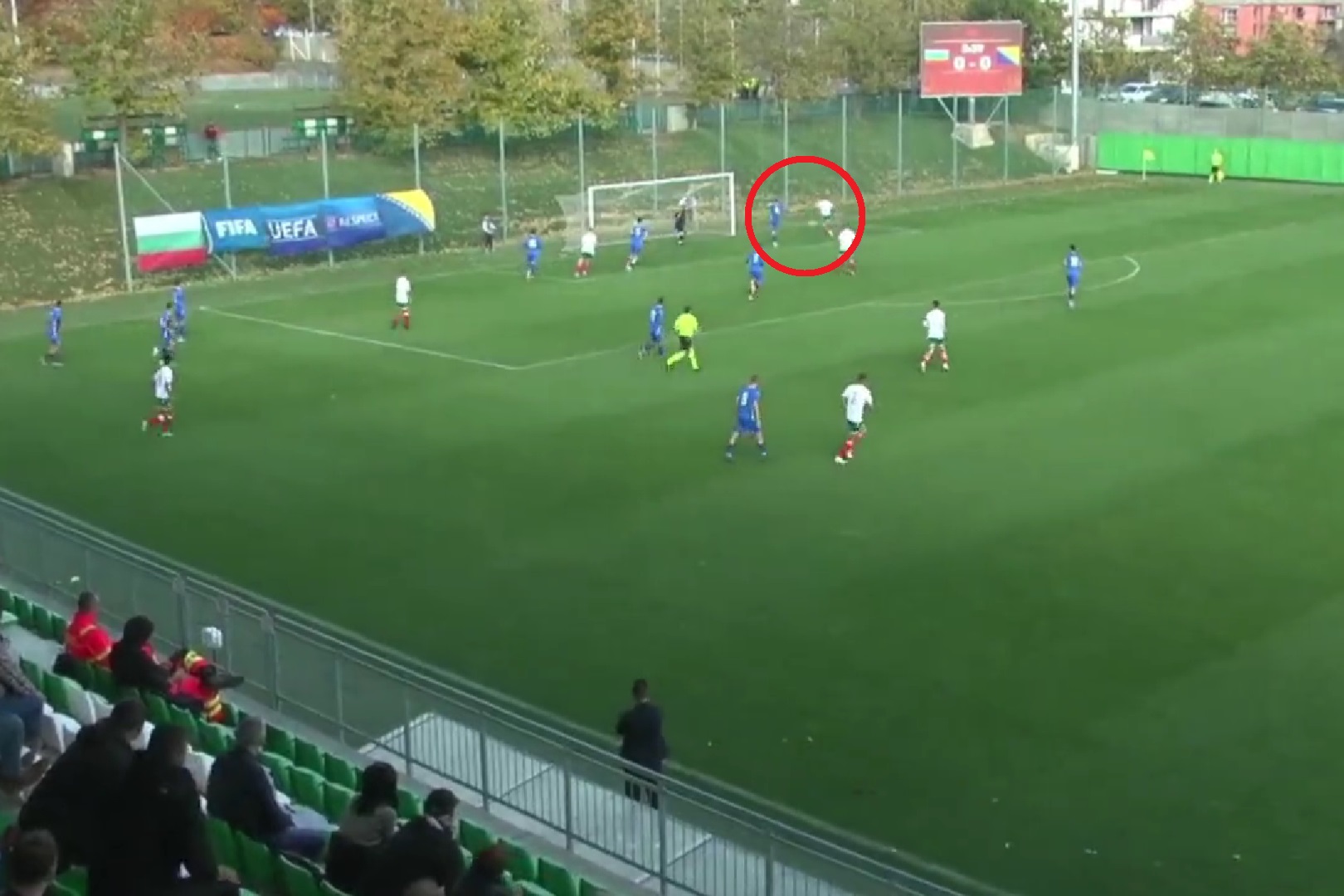 Steven Gerrard z golem dla... bułgarskiej młodzieżówki. Niecodzienna sytuacja w eliminacjach do ME [WIDEO]