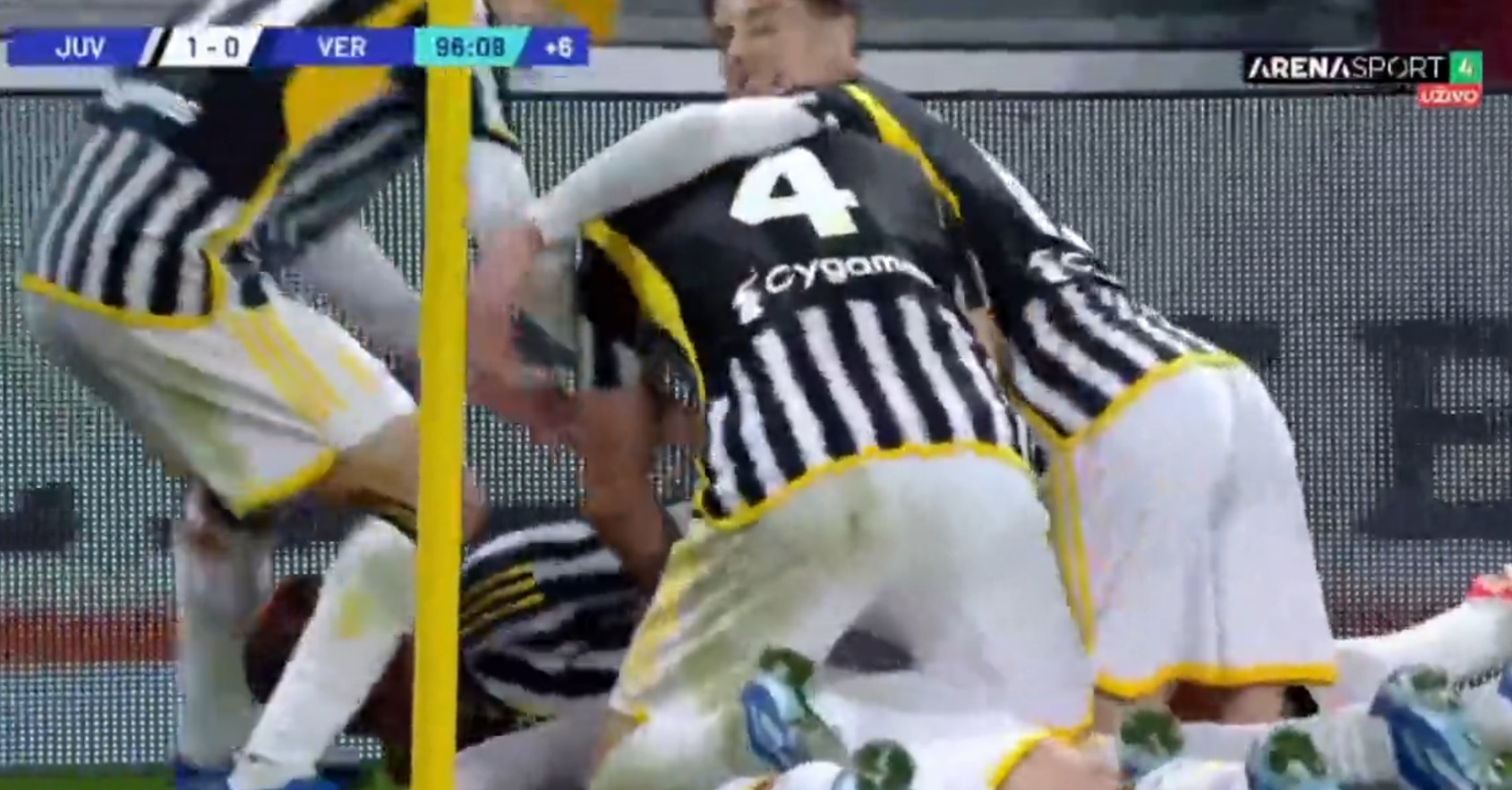 Juventus uratował wygraną w 97. minucie! Milik przyczynił się do zwycięskiego gola, błąd Dawidowicza [WIDEO]