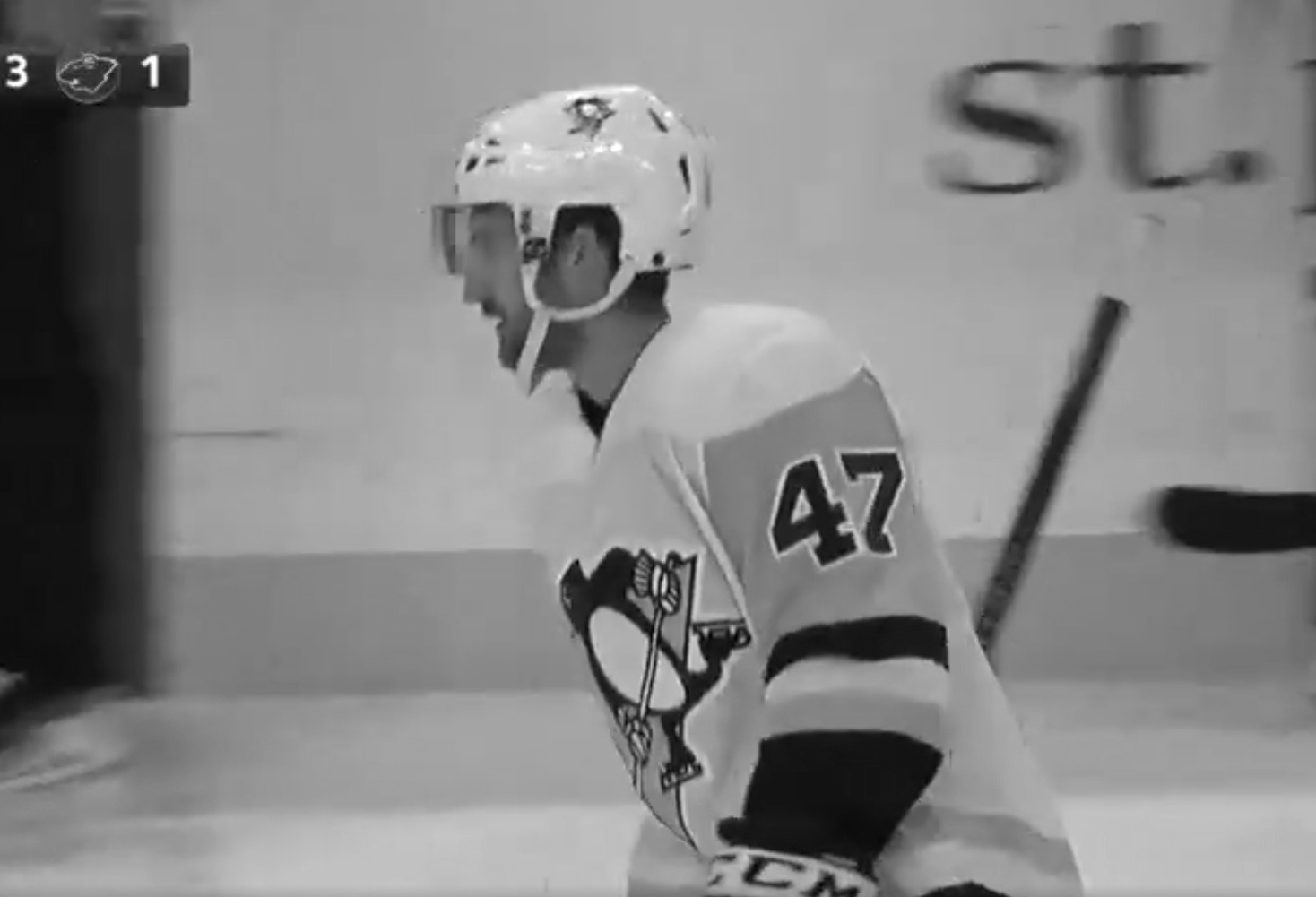 Tragedia w meczu hokeja, zawodnik zmarł po wypadku w trakcie spotkania. Przed laty występował w NHL
