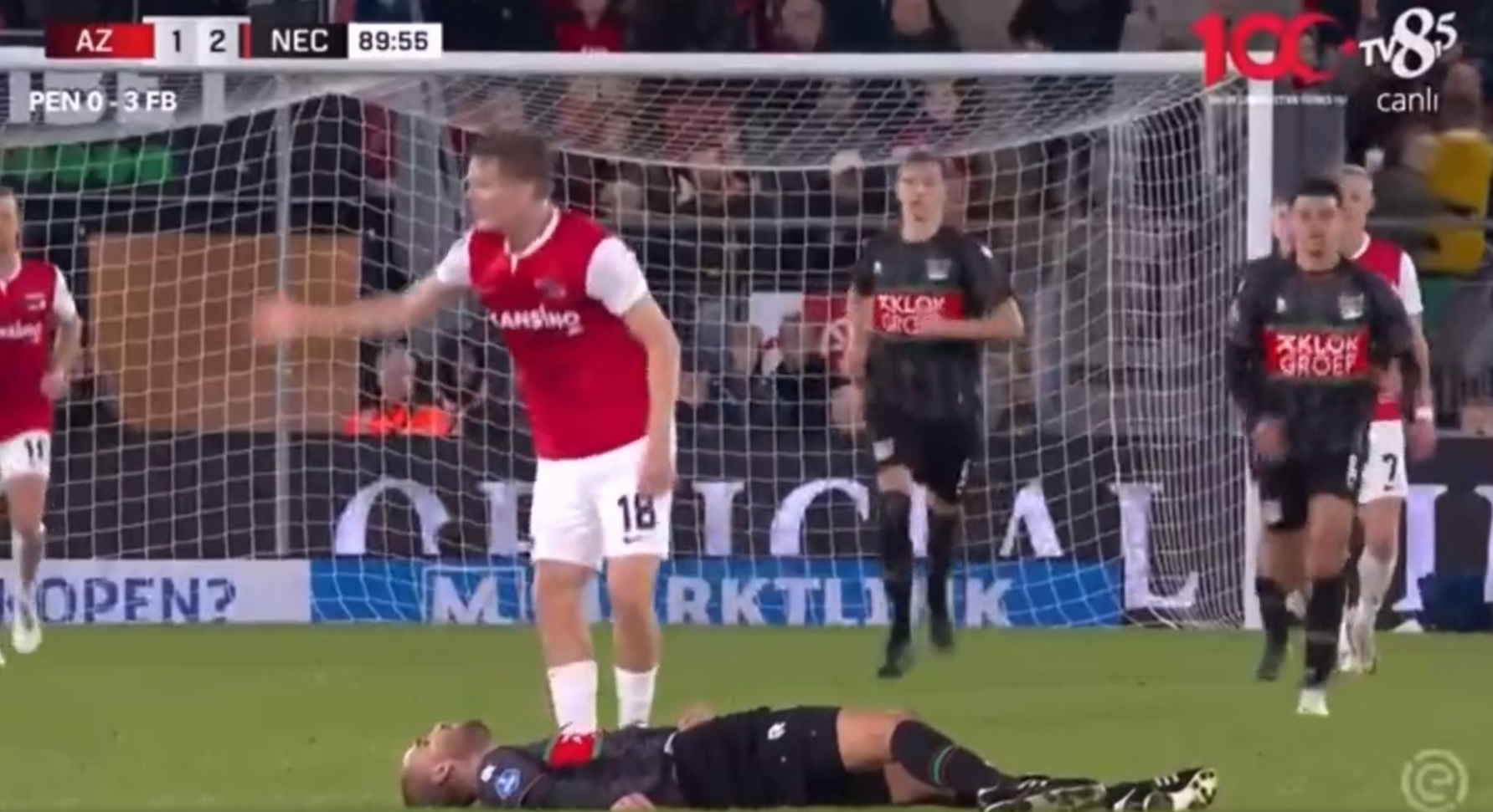 Dramatyczne sceny w meczu Eredivisie! Piłkarz stracił przytomność, konieczna była reanimacja! [WIDEO]