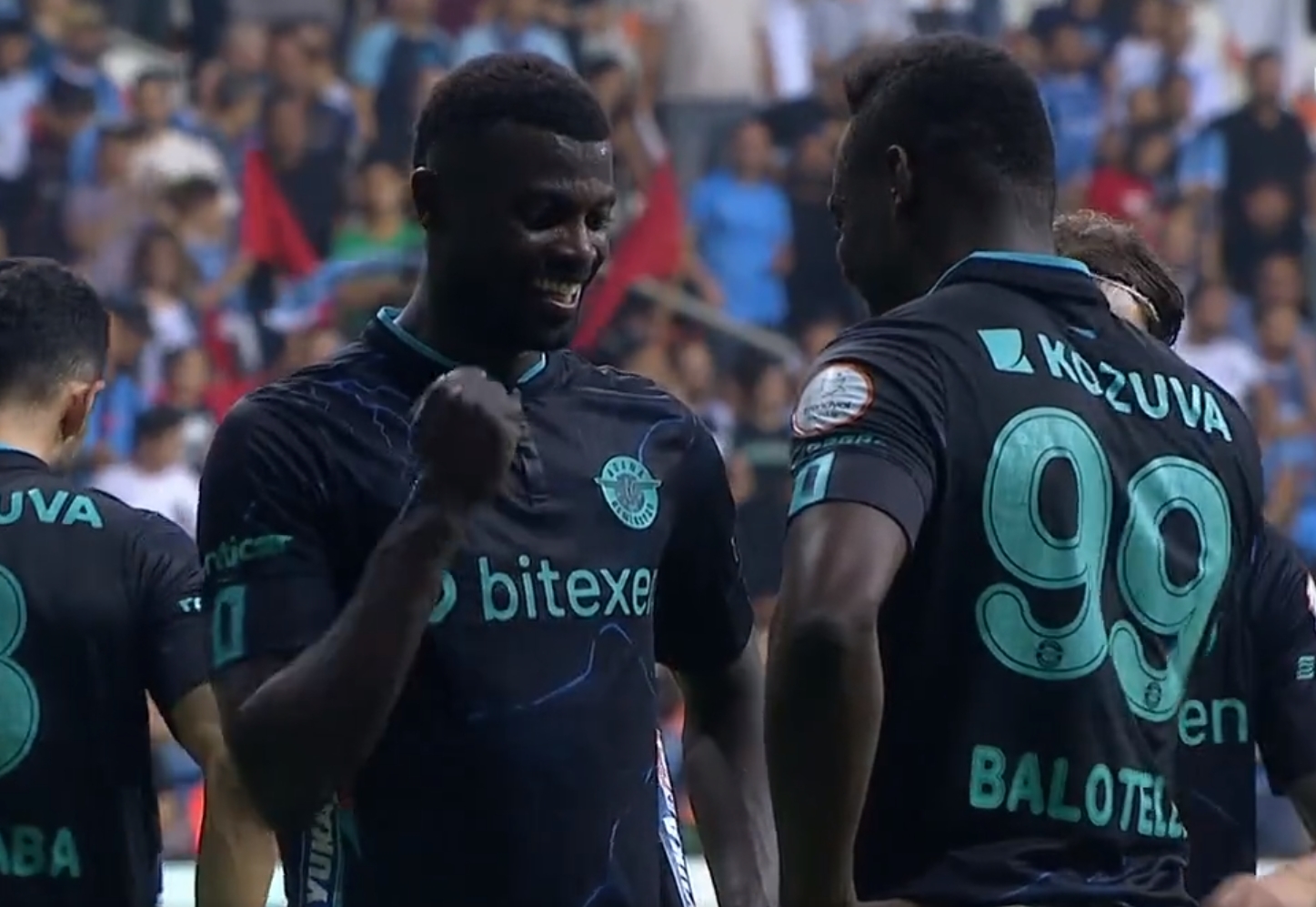 W ten sposób zdecydowali, kto wykona rzut karny. Niecodzienna scena w Turcji, Balotelli w roli głównej [WIDEO]