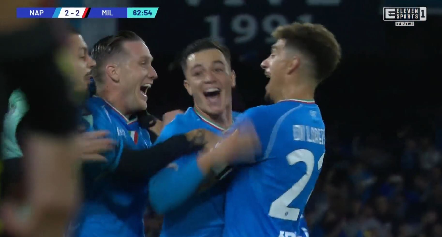 Dwie twarze Napoli i Milanu w hicie Serie A. Dublet Giroud nie wystarczył na mistrzów Włoch [WIDEO]