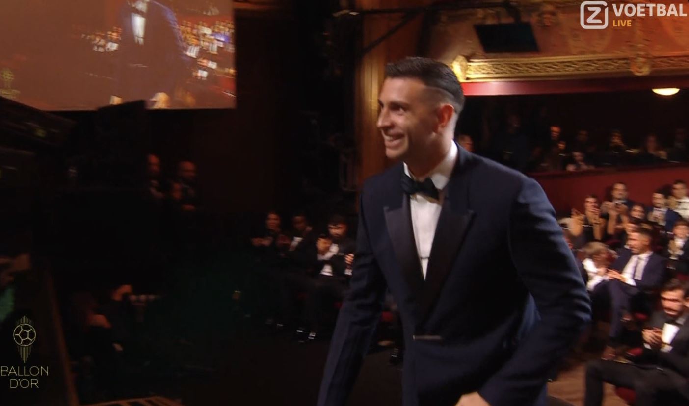 Gwizdy i buczenie po wyborze najlepszego bramkarza świata. Sceny na gali Złotej Piłki [WIDEO]