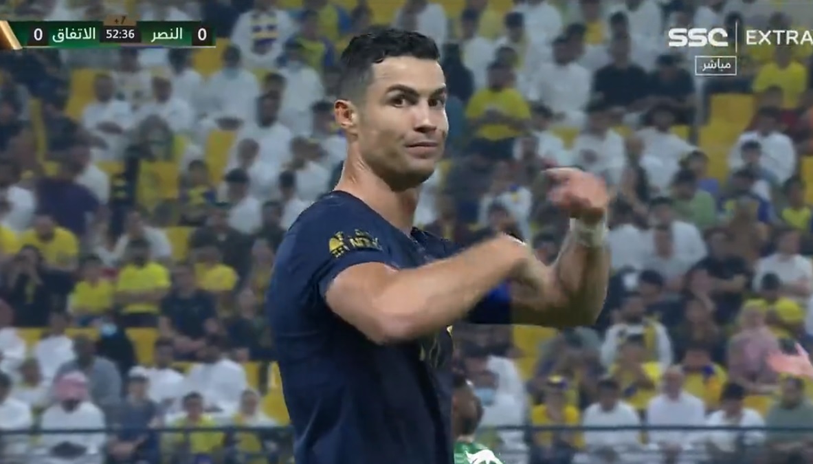 Ronaldo "kazał" zmienić sędziego. Szokujący gest Portugalczyka w trakcie meczu [WIDEO]