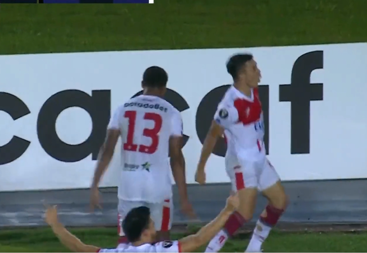 Ostra odpowiedź klubu na wpis eksperta. Tak świętowali awans. "Zostań z pier****nymi kwadratowymi piłkami"