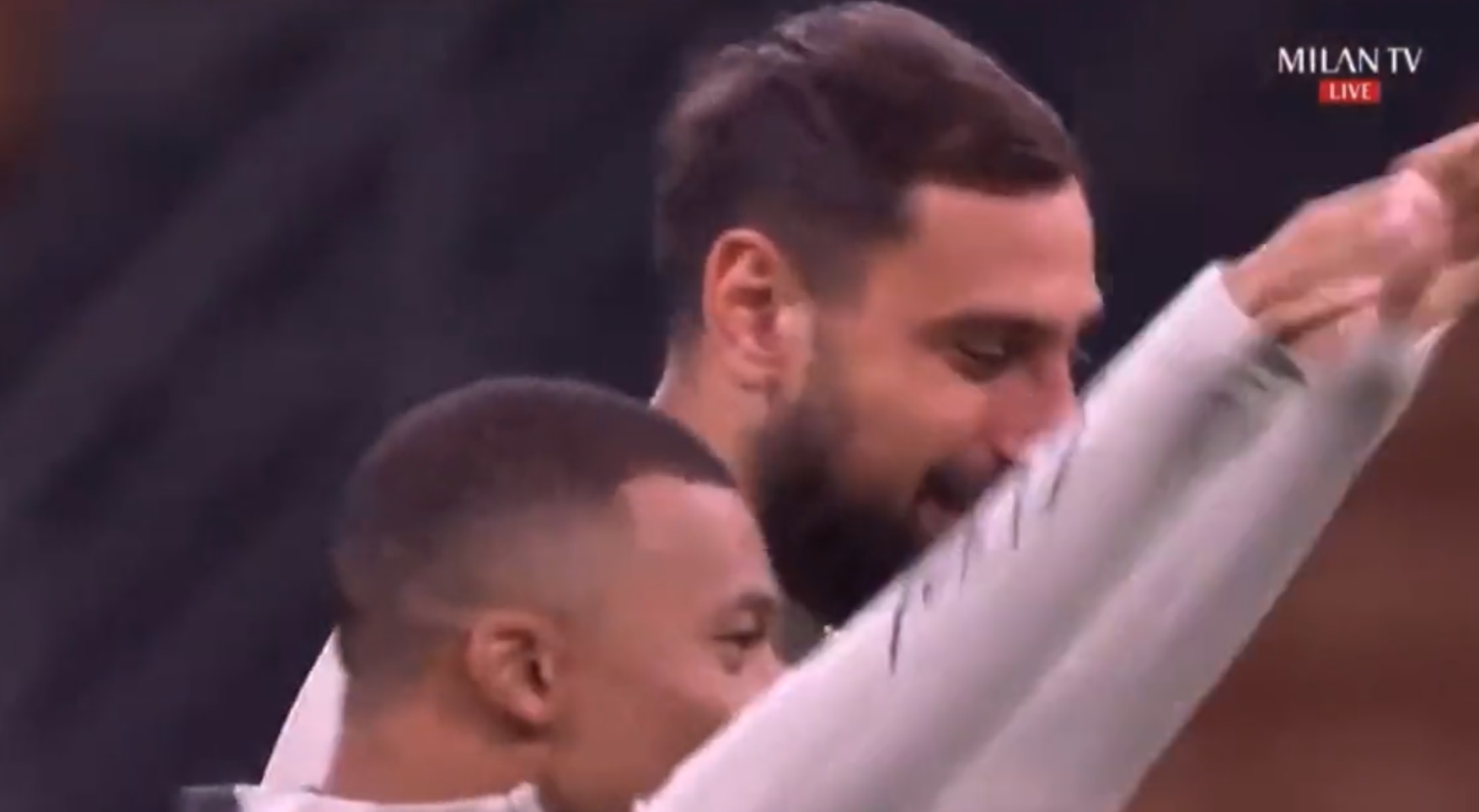 "Donnarumma, skur***ynu". Mbappe znów szydzi z kolegi, sugestywne sceny na San Siro [WIDEO]