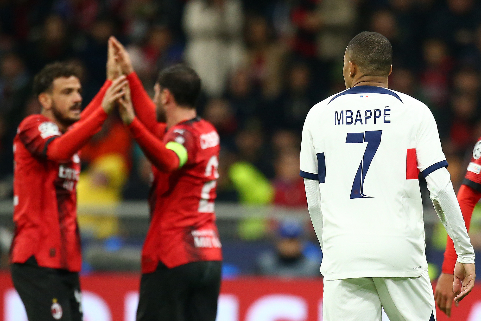"To było za wiele. Chroniliśmy go tak bardzo, jak mogliśmy". Mbappe broni Donnarummy, mówił o kibicach Milanu