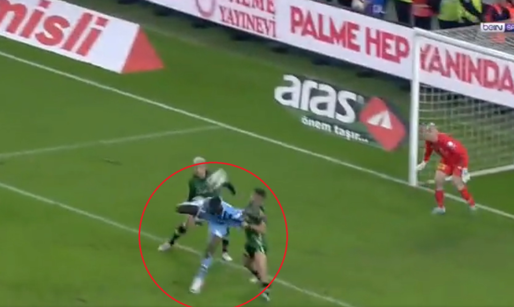 Kapitalny gol w Turcji. Kandydat do bramki roku? Giroud otrzymał za to nagrodę Puskasa [WIDEO]