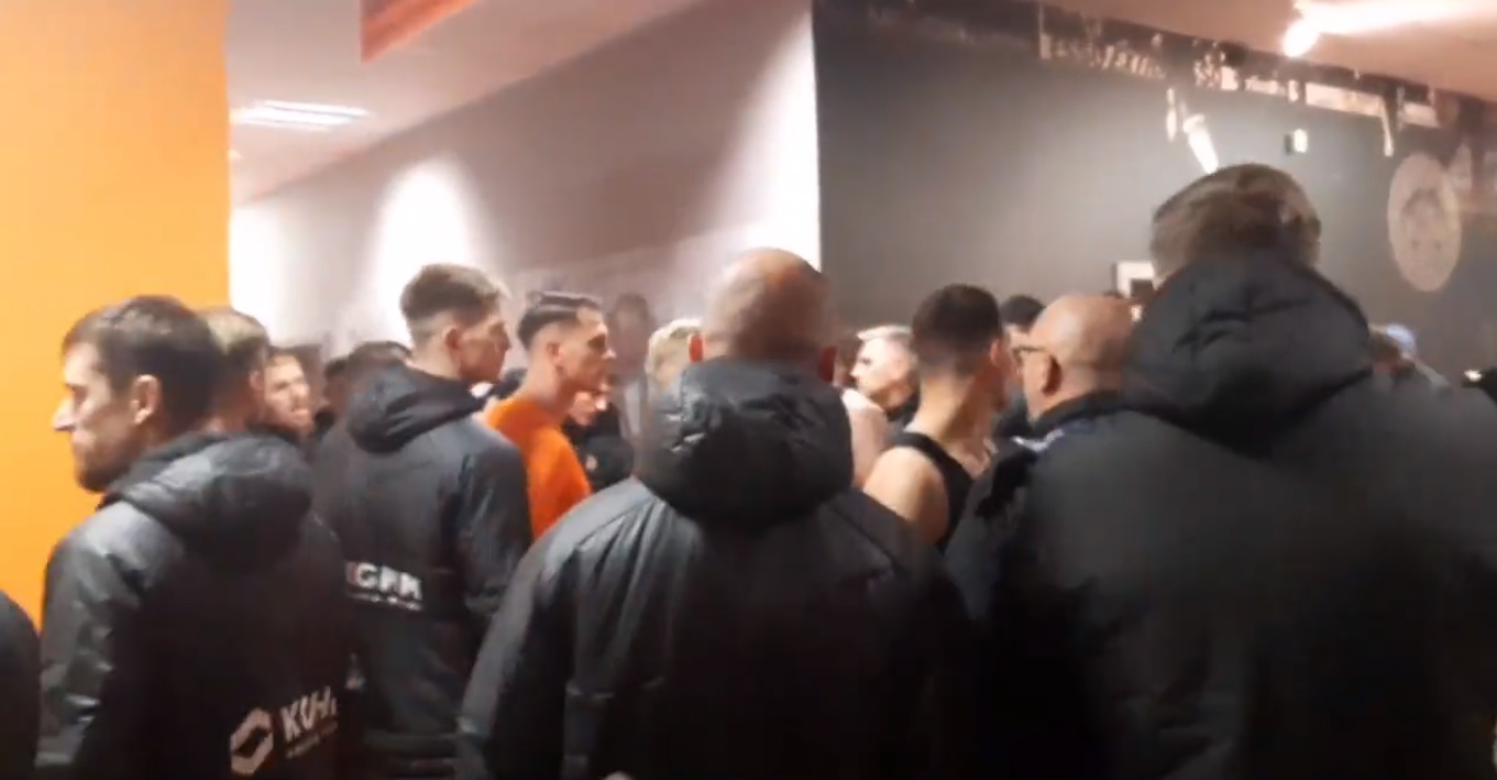 "W tunelu trochę zapasów z elementami MMA". Awantura po meczu Ekstraklasy [WIDEO]
